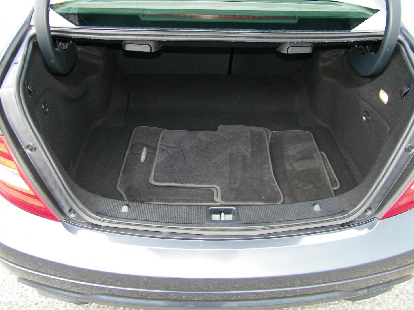 2014 Gray /Black Mercedes-Benz C-Class C300 4MATIC Sport Sedan (WDDGF8AB0ER) with an 3.0L V6 DOHC 24V engine, 7-Speed Automatic transmission, located at 4000 Bee Ridge Road, Sarasota, FL, 34233, (941) 926-0300, 27.298664, -82.489151 - Photo#12