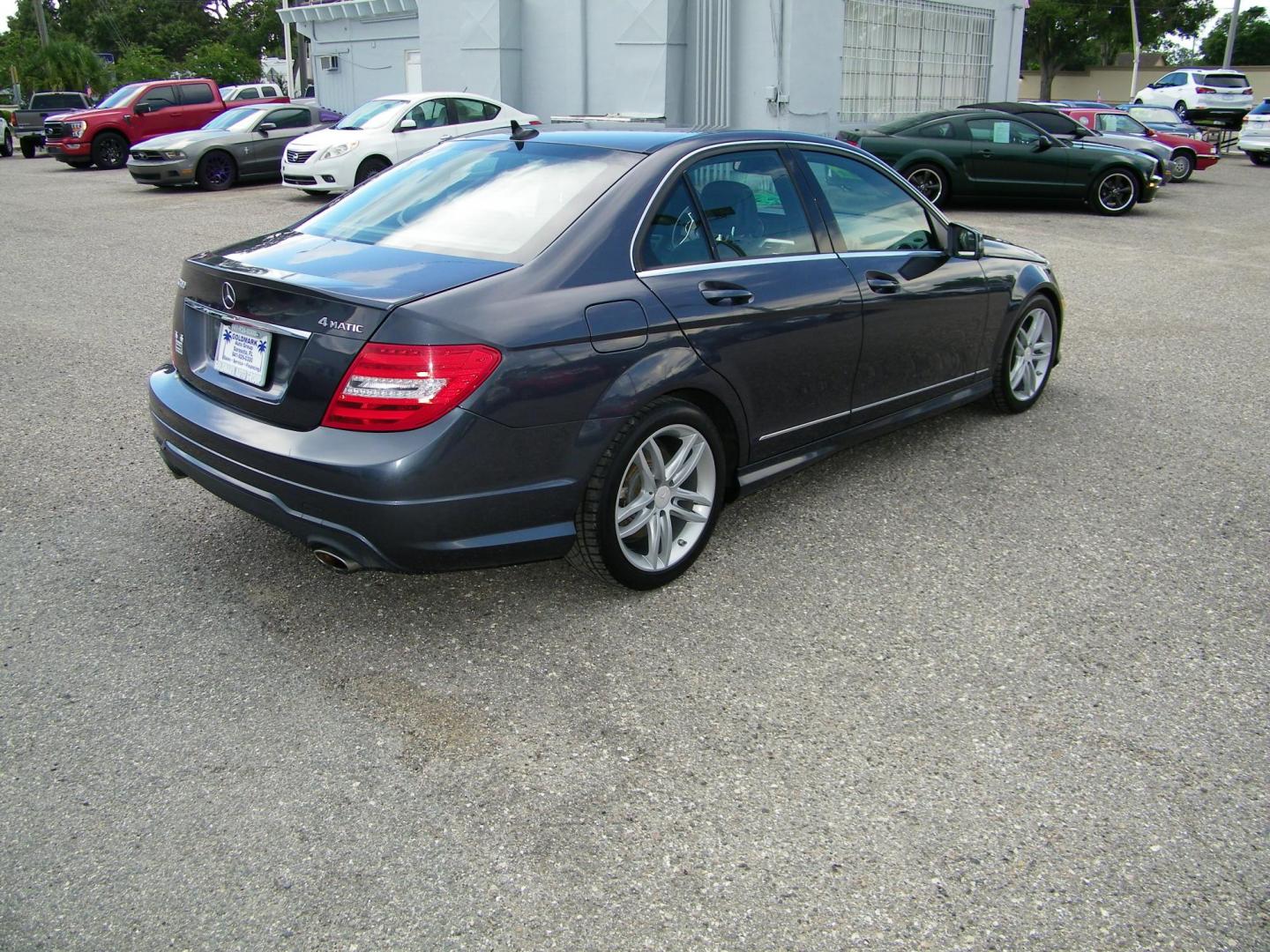2014 Gray /Black Mercedes-Benz C-Class C300 4MATIC Sport Sedan (WDDGF8AB0ER) with an 3.0L V6 DOHC 24V engine, 7-Speed Automatic transmission, located at 4000 Bee Ridge Road, Sarasota, FL, 34233, (941) 926-0300, 27.298664, -82.489151 - Photo#5