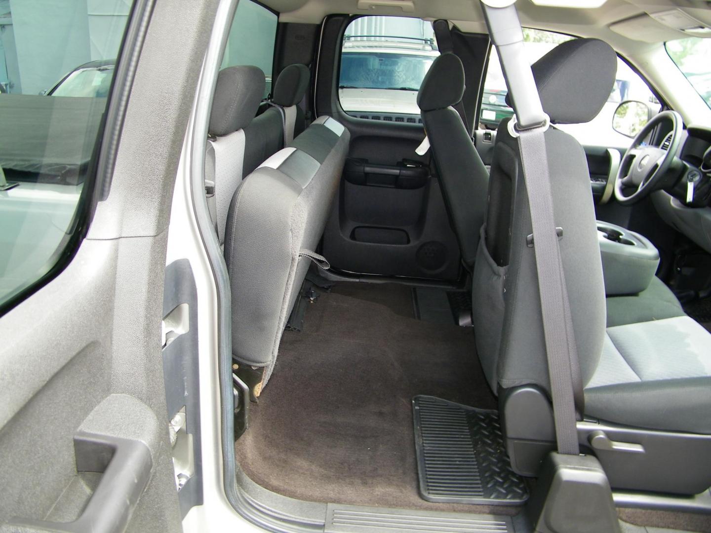 2009 Gold /Black GMC Sierra 1500 Work Truck Ext. Cab Long Box 2WD (2GTEC19C691) with an 4.8L V8 OHV 16V engine, 4-Speed Automatic transmission, located at 4000 Bee Ridge Road, Sarasota, FL, 34233, (941) 926-0300, 27.298664, -82.489151 - Photo#9