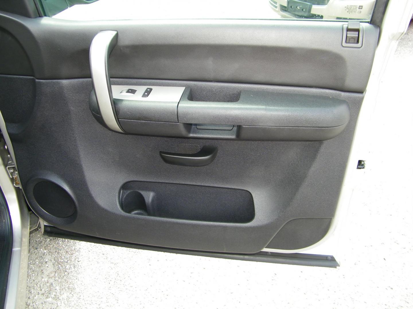 2009 Gold /Black GMC Sierra 1500 Work Truck Ext. Cab Long Box 2WD (2GTEC19C691) with an 4.8L V8 OHV 16V engine, 4-Speed Automatic transmission, located at 4000 Bee Ridge Road, Sarasota, FL, 34233, (941) 926-0300, 27.298664, -82.489151 - Photo#10