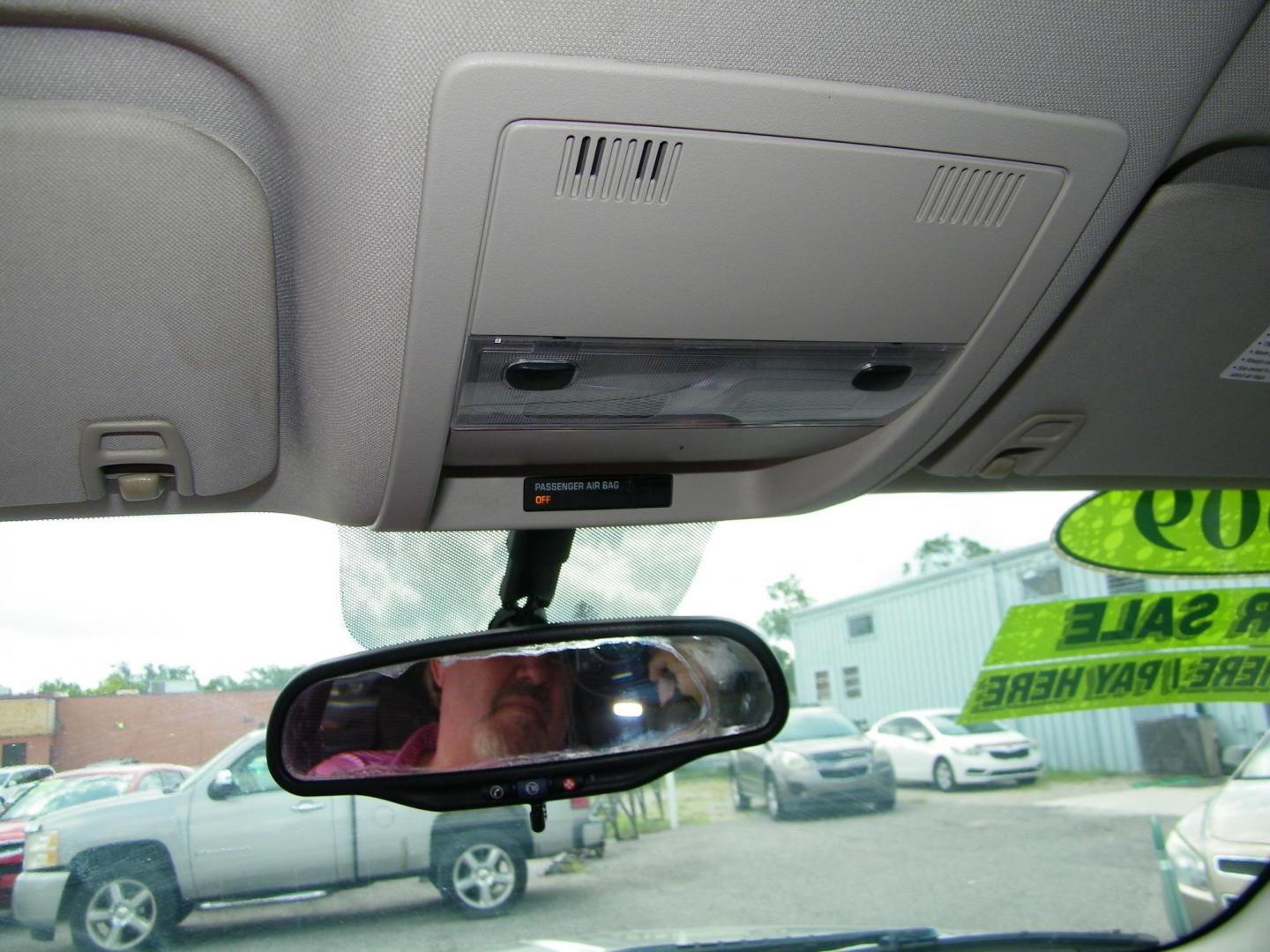 2009 Gold /Black GMC Sierra 1500 Work Truck Ext. Cab Long Box 2WD (2GTEC19C691) with an 4.8L V8 OHV 16V engine, 4-Speed Automatic transmission, located at 4000 Bee Ridge Road, Sarasota, FL, 34233, (941) 926-0300, 27.298664, -82.489151 - Photo#17