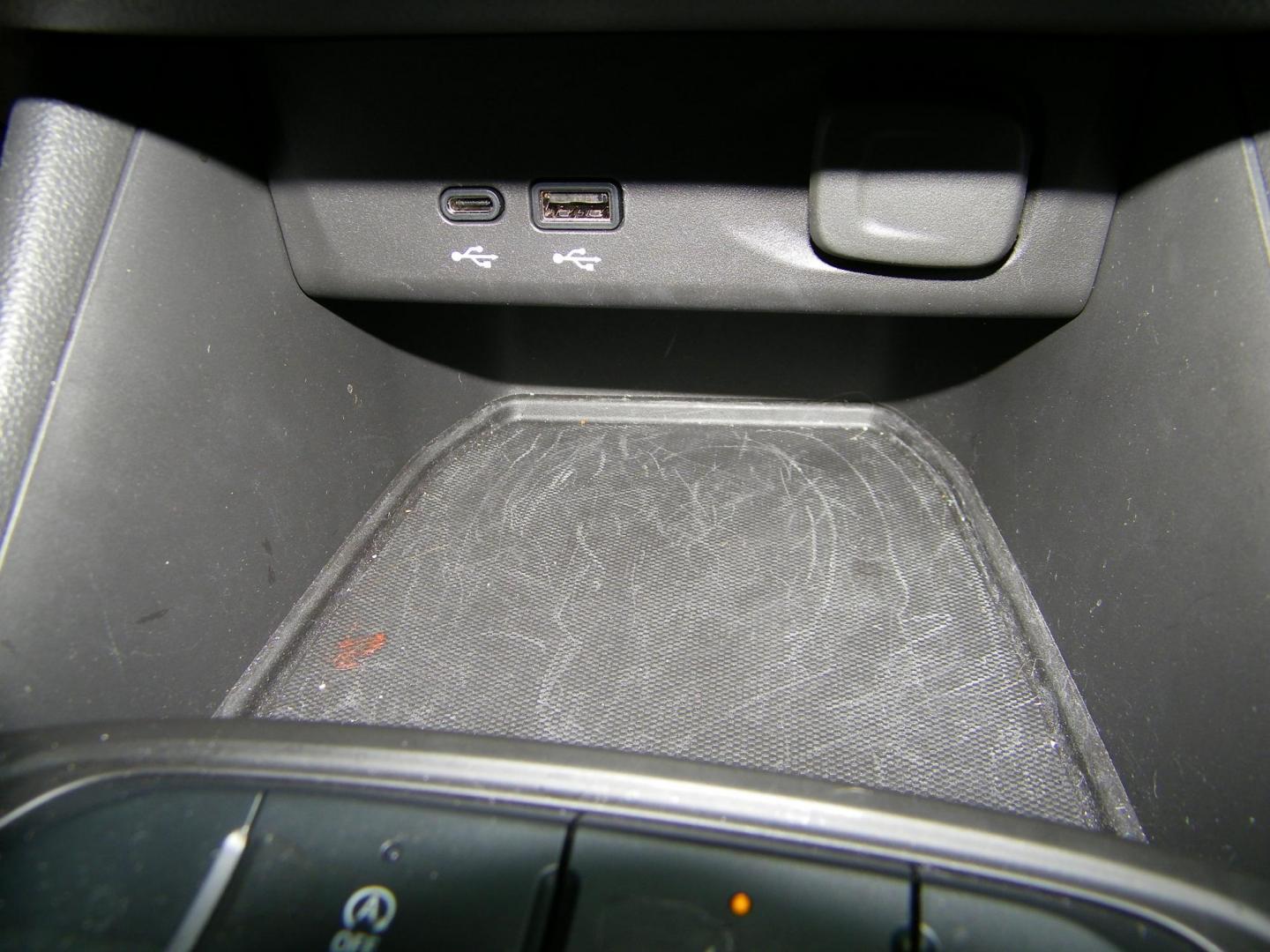 2024 Red /Beige Buick Envista Preferred (KL47LAE25RB) with an 1.2L L3 TURBO engine, 6A transmission, located at 4000 Bee Ridge Road, Sarasota, FL, 34233, (941) 926-0300, 27.298664, -82.489151 - Photo#19