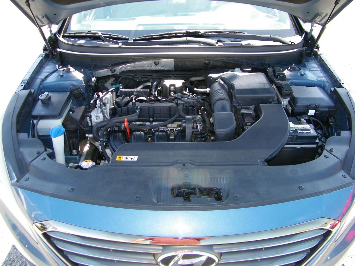 2015 Blue /Beige Hyundai Sonata Sport (5NPE34AF0FH) with an 2.4L L4 DOHC 16V engine, 6-Speed Automatic transmission, located at 4000 Bee Ridge Road, Sarasota, FL, 34233, (941) 926-0300, 27.298664, -82.489151 - Photo#9