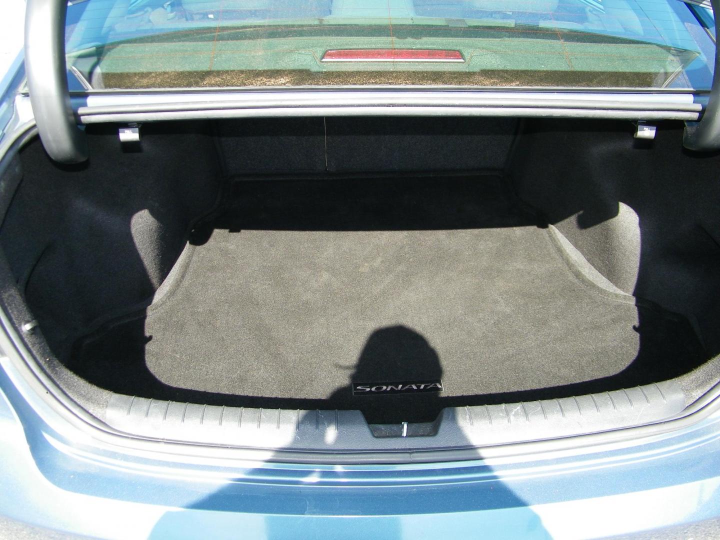 2015 Blue /Beige Hyundai Sonata Sport (5NPE34AF0FH) with an 2.4L L4 DOHC 16V engine, 6-Speed Automatic transmission, located at 4000 Bee Ridge Road, Sarasota, FL, 34233, (941) 926-0300, 27.298664, -82.489151 - Photo#11