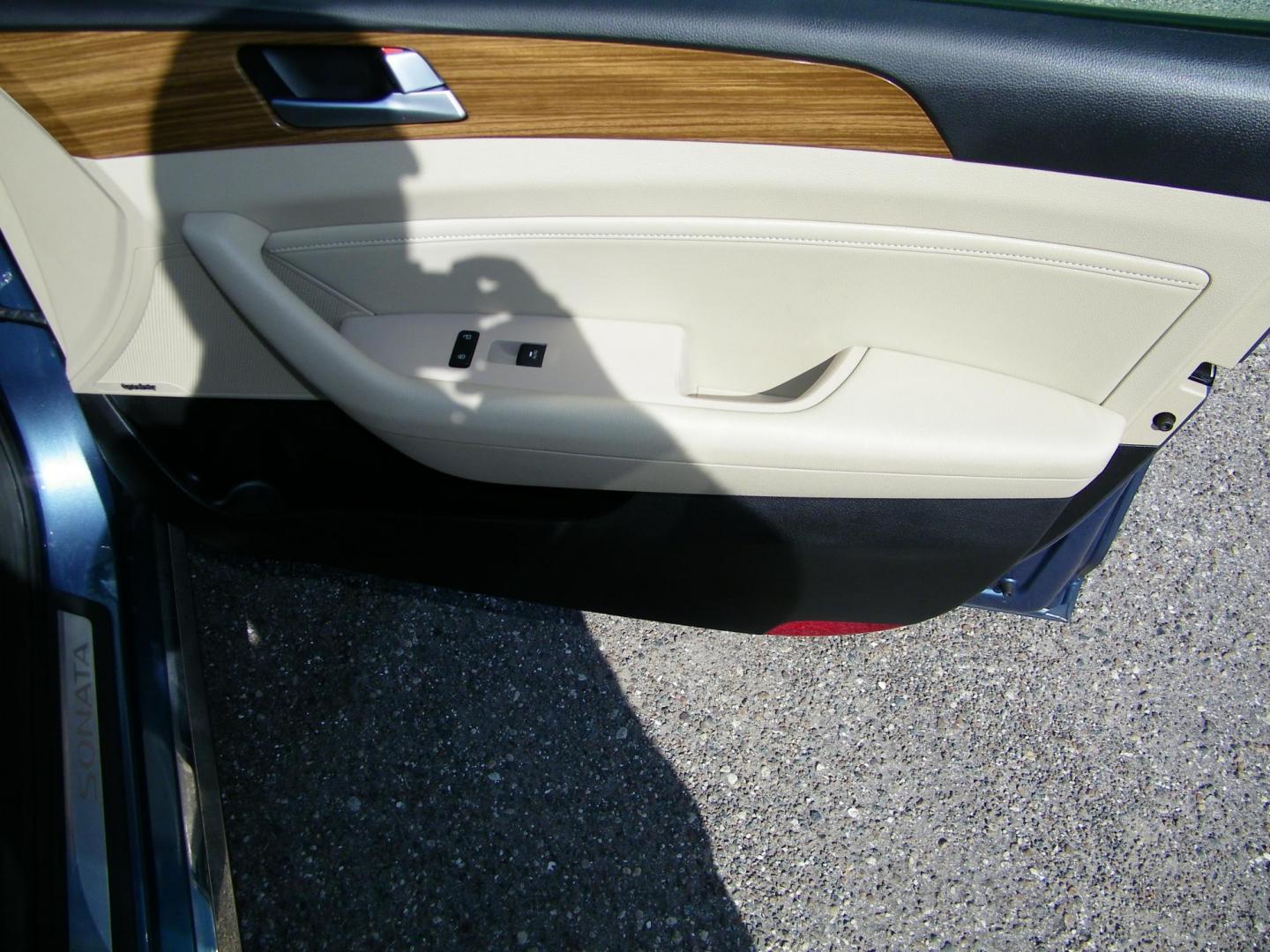 2015 Blue /Beige Hyundai Sonata Sport (5NPE34AF0FH) with an 2.4L L4 DOHC 16V engine, 6-Speed Automatic transmission, located at 4000 Bee Ridge Road, Sarasota, FL, 34233, (941) 926-0300, 27.298664, -82.489151 - Photo#14