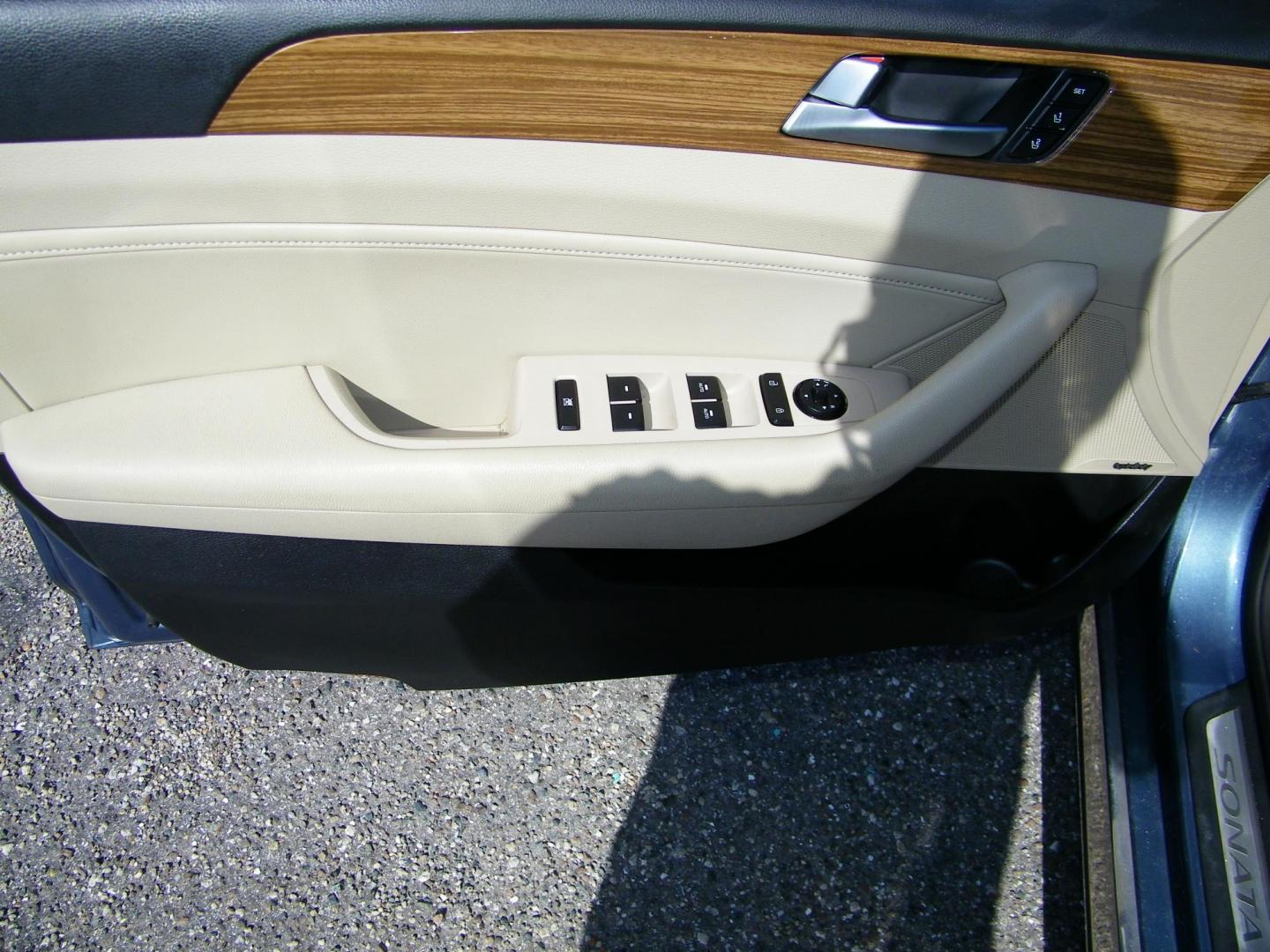 2015 Blue /Beige Hyundai Sonata Sport (5NPE34AF0FH) with an 2.4L L4 DOHC 16V engine, 6-Speed Automatic transmission, located at 4000 Bee Ridge Road, Sarasota, FL, 34233, (941) 926-0300, 27.298664, -82.489151 - Photo#17