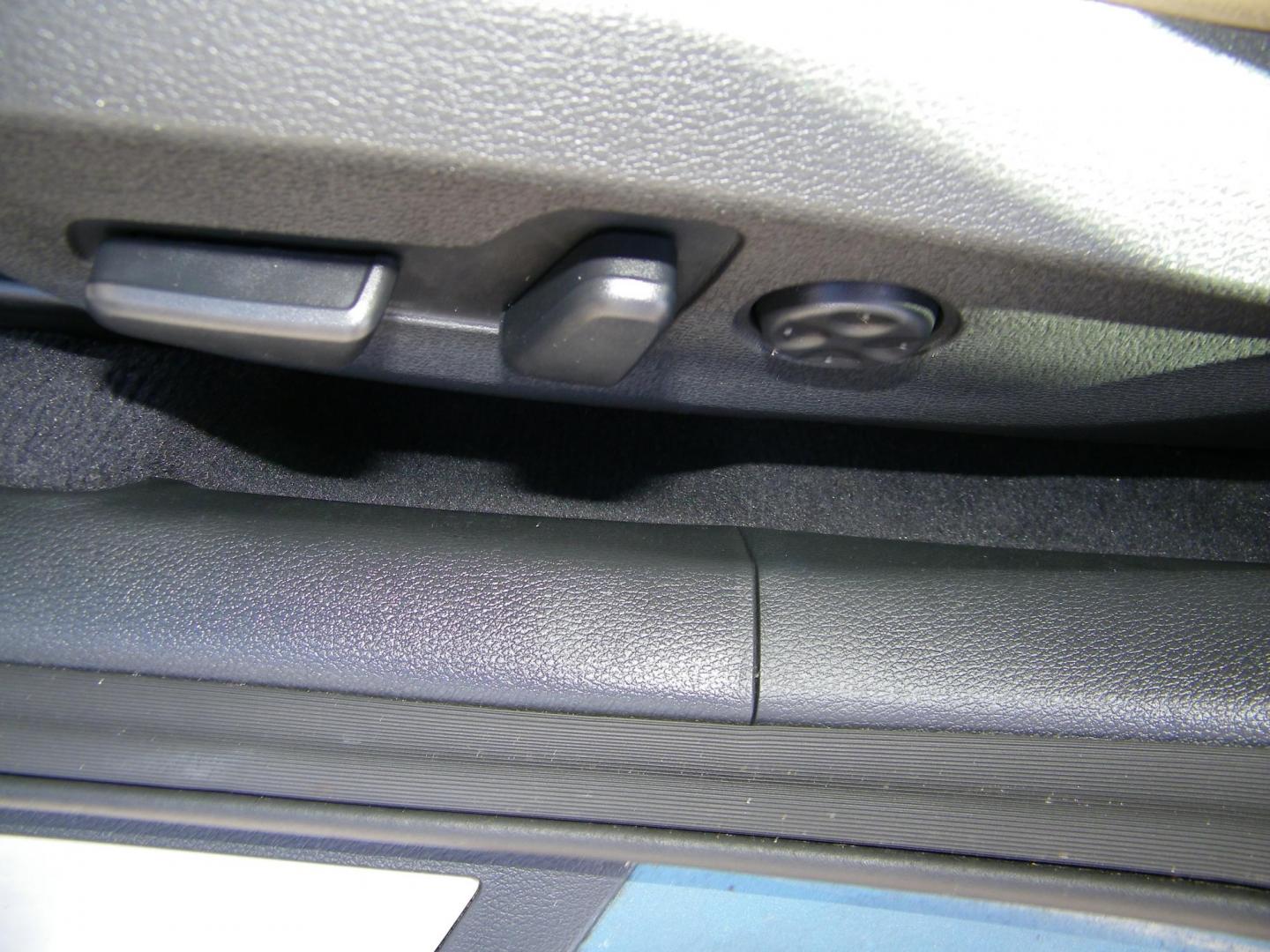 2015 Blue /Beige Hyundai Sonata Sport (5NPE34AF0FH) with an 2.4L L4 DOHC 16V engine, 6-Speed Automatic transmission, located at 4000 Bee Ridge Road, Sarasota, FL, 34233, (941) 926-0300, 27.298664, -82.489151 - Photo#18