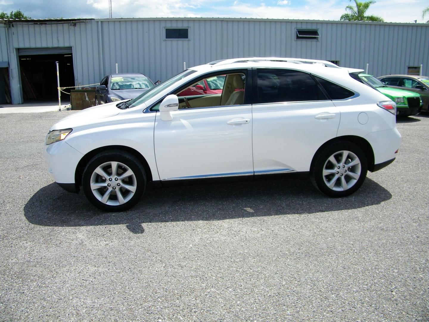 2011 White /Tan Lexus RX 350 FWD (JTJZK1BA4B2) with an 3.5L V6 DOHC 24V engine, 5-Speed Automatic transmission, located at 4000 Bee Ridge Road, Sarasota, FL, 34233, (941) 926-0300, 27.298664, -82.489151 - Photo#2
