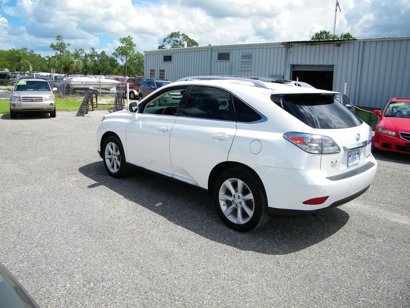 2011 White /Tan Lexus RX 350 FWD (JTJZK1BA4B2) with an 3.5L V6 DOHC 24V engine, 5-Speed Automatic transmission, located at 4000 Bee Ridge Road, Sarasota, FL, 34233, (941) 926-0300, 27.298664, -82.489151 - Photo#3