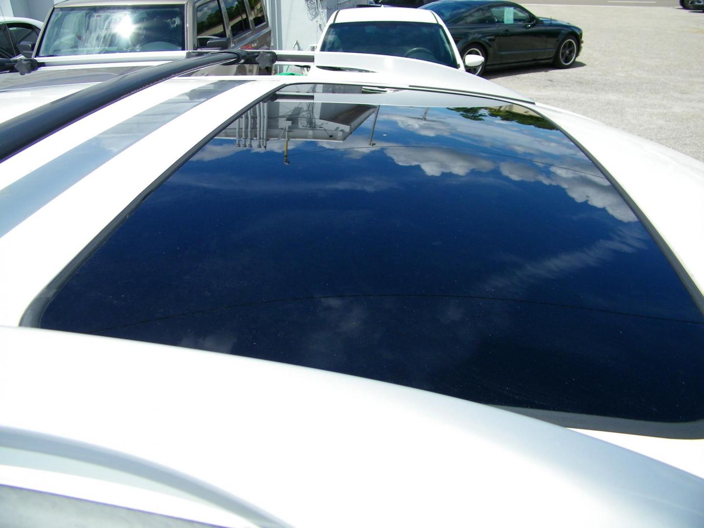 2011 White /Tan Lexus RX 350 FWD (JTJZK1BA4B2) with an 3.5L V6 DOHC 24V engine, 5-Speed Automatic transmission, located at 4000 Bee Ridge Road, Sarasota, FL, 34233, (941) 926-0300, 27.298664, -82.489151 - Photo#8