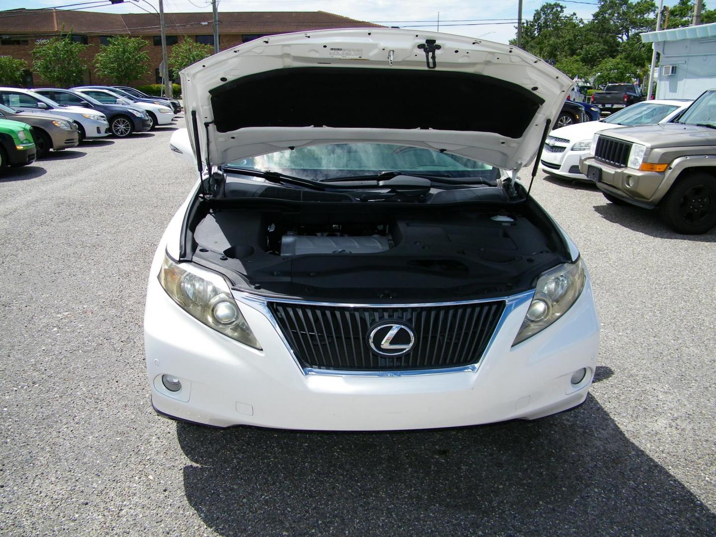 2011 White /Tan Lexus RX 350 FWD (JTJZK1BA4B2) with an 3.5L V6 DOHC 24V engine, 5-Speed Automatic transmission, located at 4000 Bee Ridge Road, Sarasota, FL, 34233, (941) 926-0300, 27.298664, -82.489151 - Photo#9
