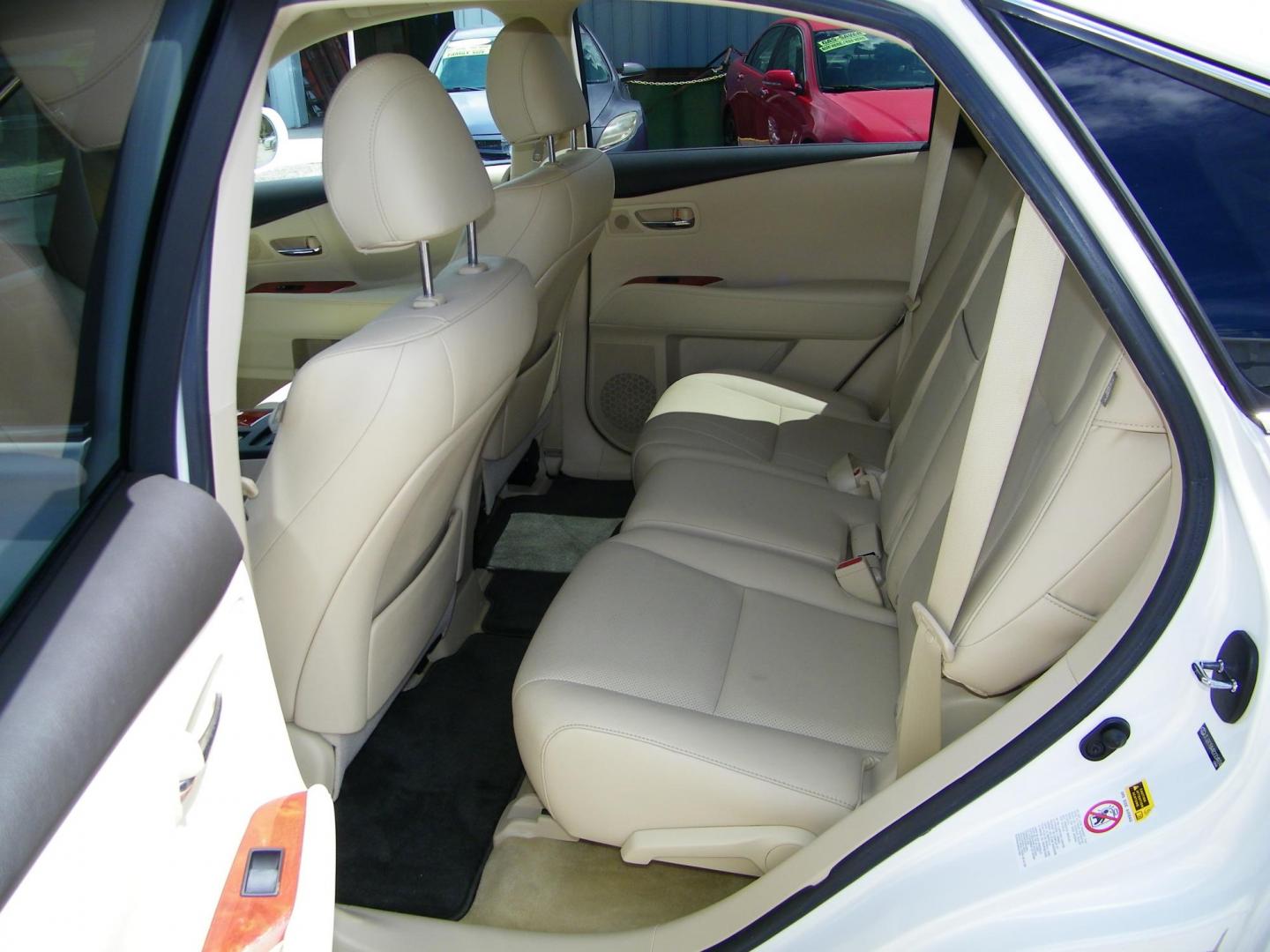 2011 White /Tan Lexus RX 350 FWD (JTJZK1BA4B2) with an 3.5L V6 DOHC 24V engine, 5-Speed Automatic transmission, located at 4000 Bee Ridge Road, Sarasota, FL, 34233, (941) 926-0300, 27.298664, -82.489151 - Photo#11