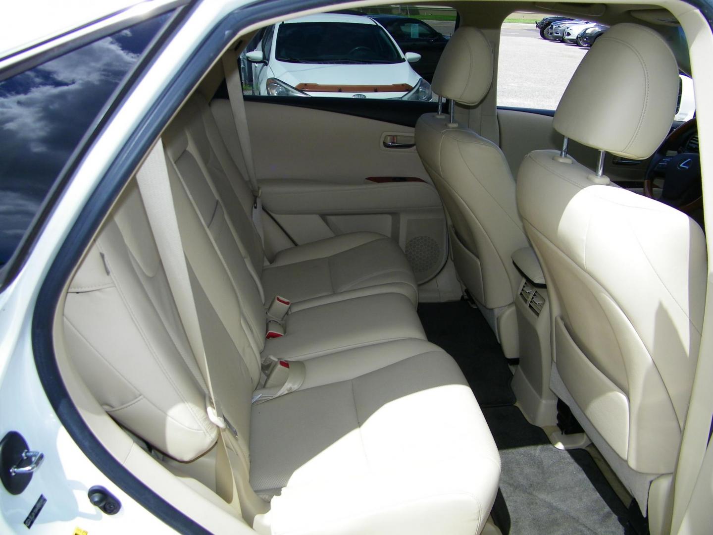 2011 White /Tan Lexus RX 350 FWD (JTJZK1BA4B2) with an 3.5L V6 DOHC 24V engine, 5-Speed Automatic transmission, located at 4000 Bee Ridge Road, Sarasota, FL, 34233, (941) 926-0300, 27.298664, -82.489151 - Photo#14