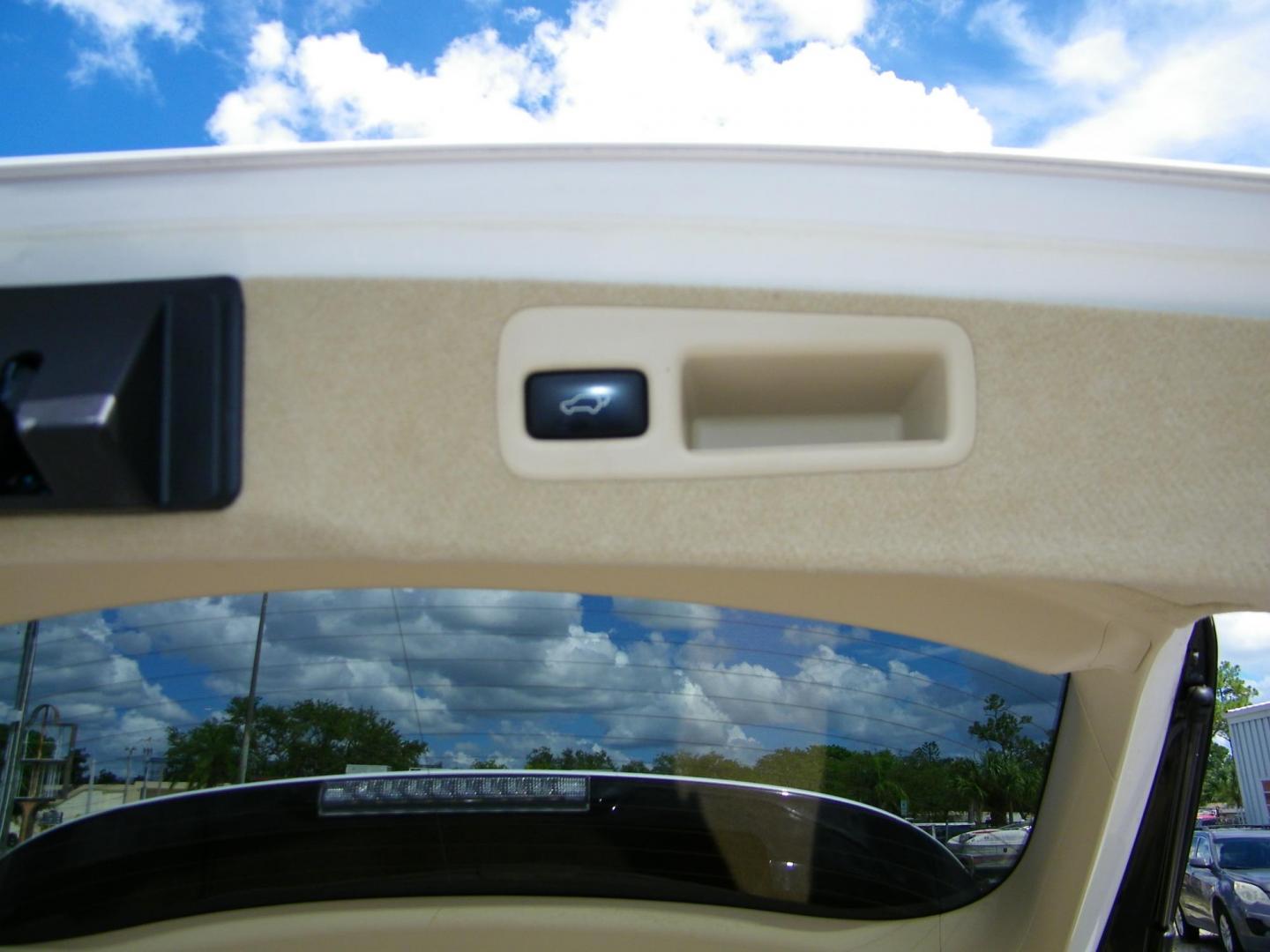 2011 White /Tan Lexus RX 350 FWD (JTJZK1BA4B2) with an 3.5L V6 DOHC 24V engine, 5-Speed Automatic transmission, located at 4000 Bee Ridge Road, Sarasota, FL, 34233, (941) 926-0300, 27.298664, -82.489151 - Photo#13