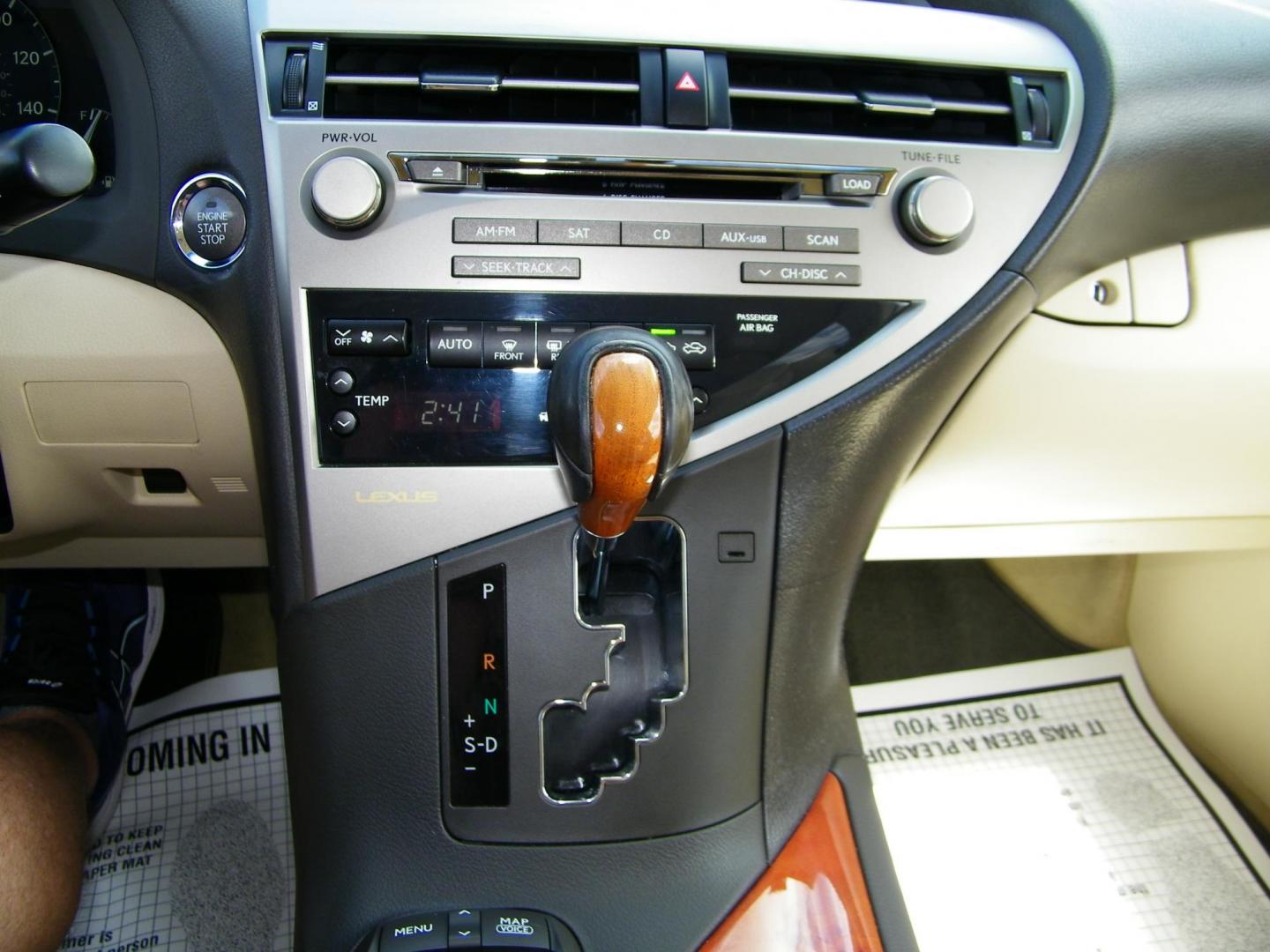 2011 White /Tan Lexus RX 350 FWD (JTJZK1BA4B2) with an 3.5L V6 DOHC 24V engine, 5-Speed Automatic transmission, located at 4000 Bee Ridge Road, Sarasota, FL, 34233, (941) 926-0300, 27.298664, -82.489151 - Photo#24