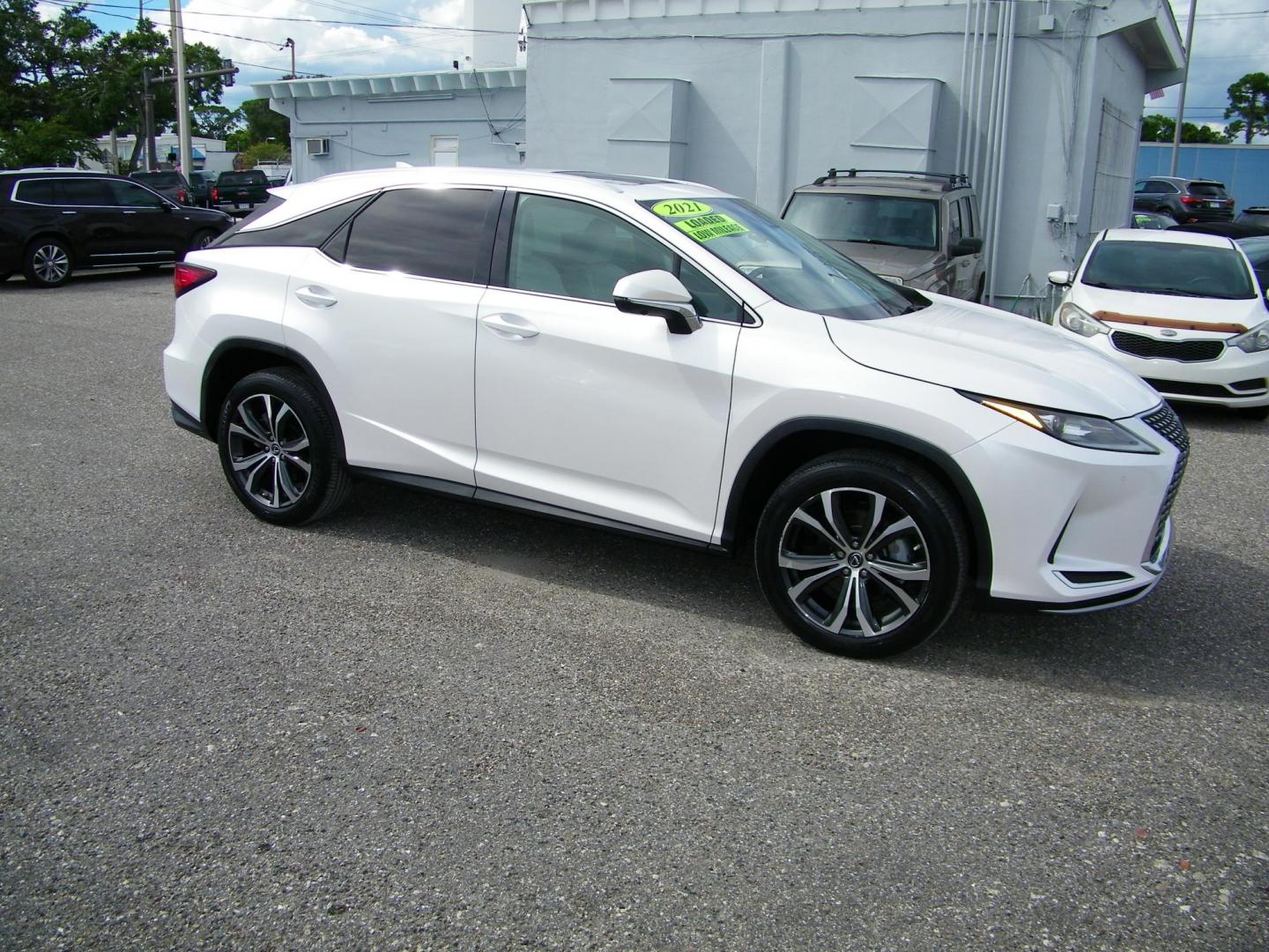 2021 White /Tan Lexus RX 350 FWD (2T2HZMAA8MC) with an 3.5L V6 DOHC 24V engine, 6A transmission, located at 4000 Bee Ridge Road, Sarasota, FL, 34233, (941) 926-0300, 27.298664, -82.489151 - Photo#7
