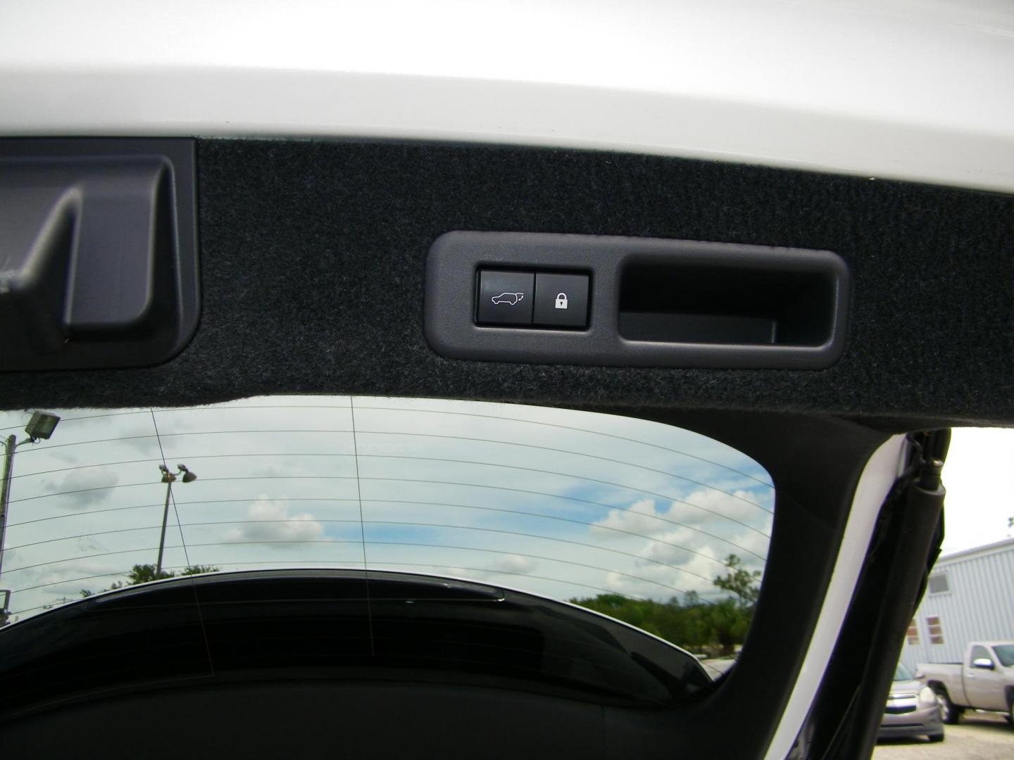 2021 White /Tan Lexus RX 350 FWD (2T2HZMAA8MC) with an 3.5L V6 DOHC 24V engine, 6A transmission, located at 4000 Bee Ridge Road, Sarasota, FL, 34233, (941) 926-0300, 27.298664, -82.489151 - Photo#13