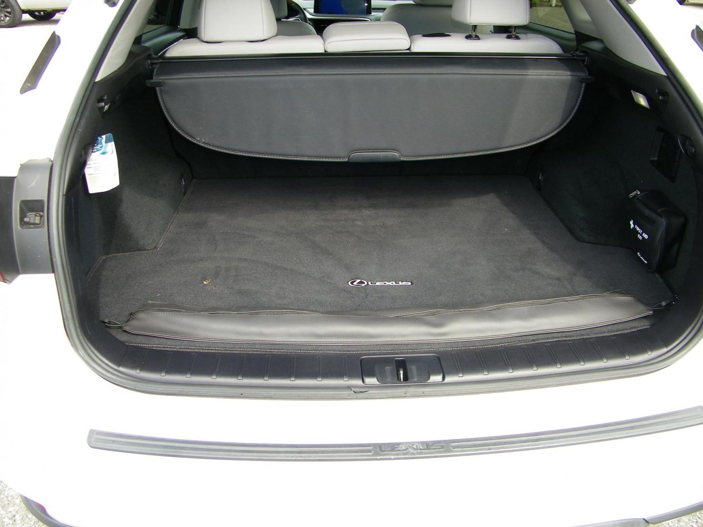 2021 White /Tan Lexus RX 350 FWD (2T2HZMAA8MC) with an 3.5L V6 DOHC 24V engine, 6A transmission, located at 4000 Bee Ridge Road, Sarasota, FL, 34233, (941) 926-0300, 27.298664, -82.489151 - Photo#15