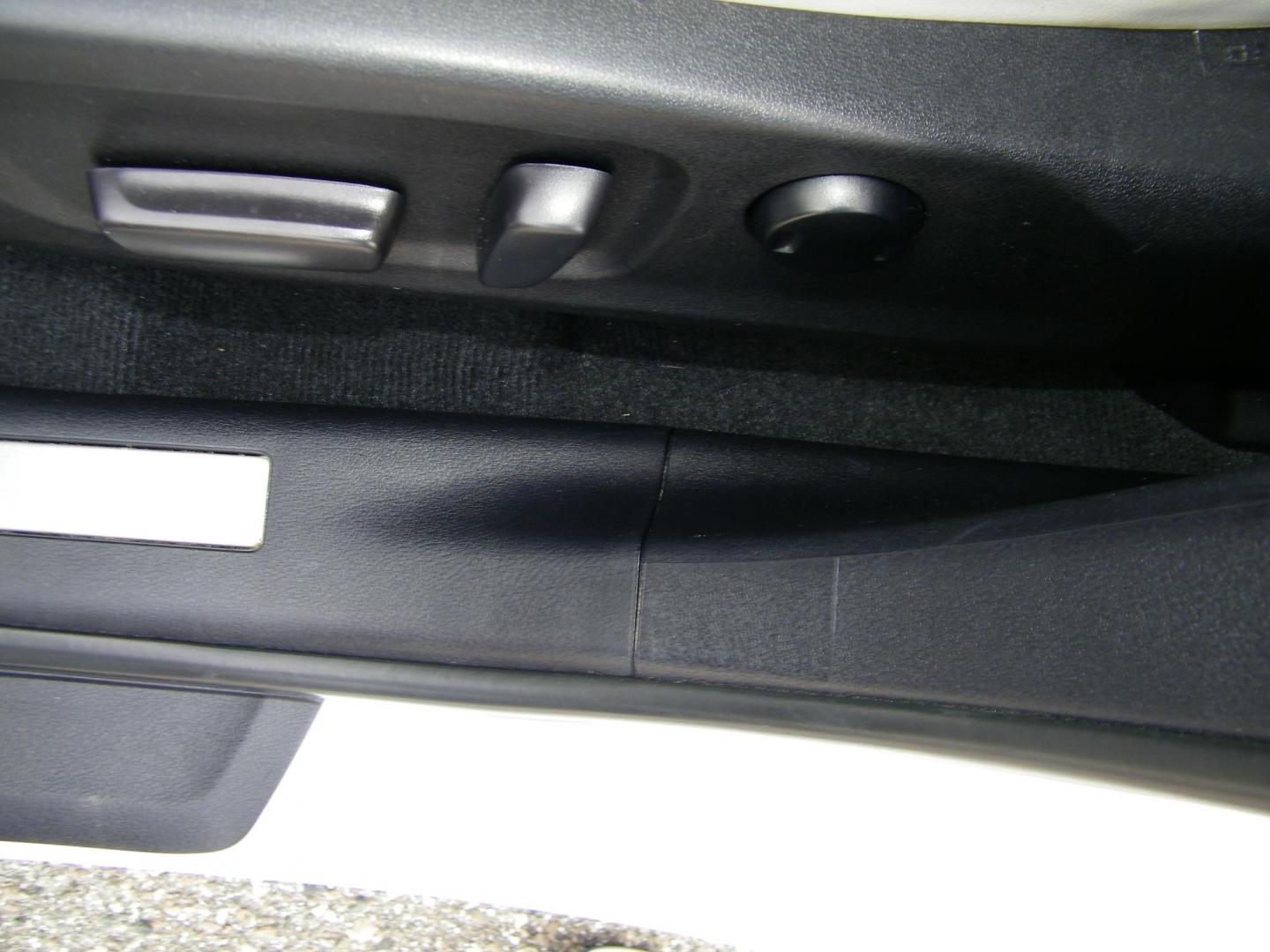 2021 White /Tan Lexus RX 350 FWD (2T2HZMAA8MC) with an 3.5L V6 DOHC 24V engine, 6A transmission, located at 4000 Bee Ridge Road, Sarasota, FL, 34233, (941) 926-0300, 27.298664, -82.489151 - Photo#21