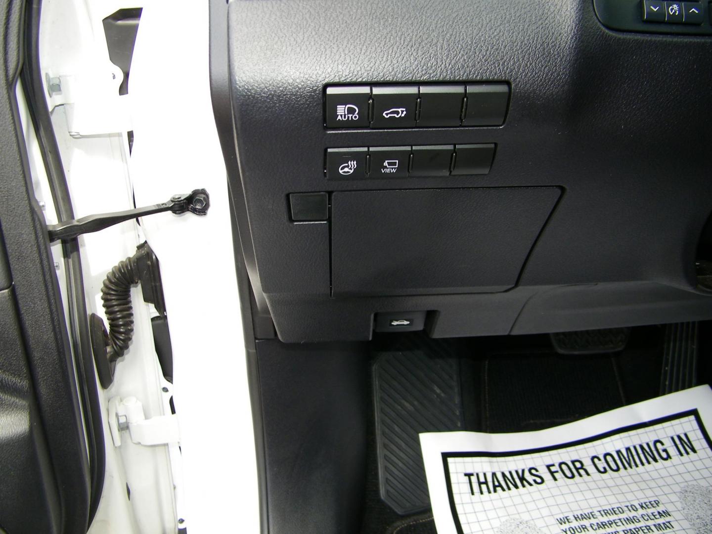 2021 White /Tan Lexus RX 350 FWD (2T2HZMAA8MC) with an 3.5L V6 DOHC 24V engine, 6A transmission, located at 4000 Bee Ridge Road, Sarasota, FL, 34233, (941) 926-0300, 27.298664, -82.489151 - Photo#22