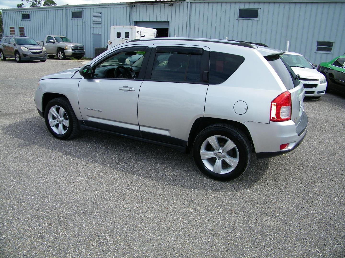2012 Silver /Gray Jeep Compass Sport FWD (1C4NJCBB2CD) with an 2.4L L4 DOHC 16V engine, Automatic transmission, located at 4000 Bee Ridge Road, Sarasota, FL, 34233, (941) 926-0300, 27.298664, -82.489151 - Photo#3