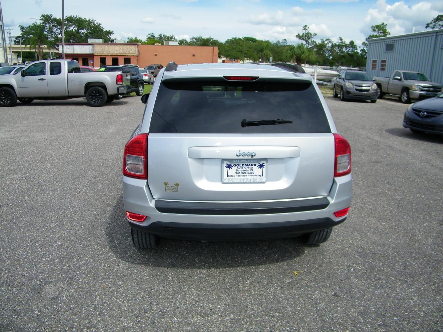2012 Silver /Gray Jeep Compass Sport FWD (1C4NJCBB2CD) with an 2.4L L4 DOHC 16V engine, Automatic transmission, located at 4000 Bee Ridge Road, Sarasota, FL, 34233, (941) 926-0300, 27.298664, -82.489151 - Photo#4