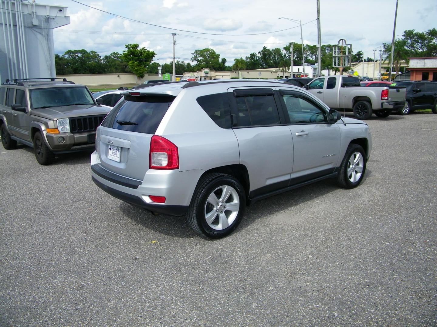 2012 Silver /Gray Jeep Compass Sport FWD (1C4NJCBB2CD) with an 2.4L L4 DOHC 16V engine, Automatic transmission, located at 4000 Bee Ridge Road, Sarasota, FL, 34233, (941) 926-0300, 27.298664, -82.489151 - Photo#5