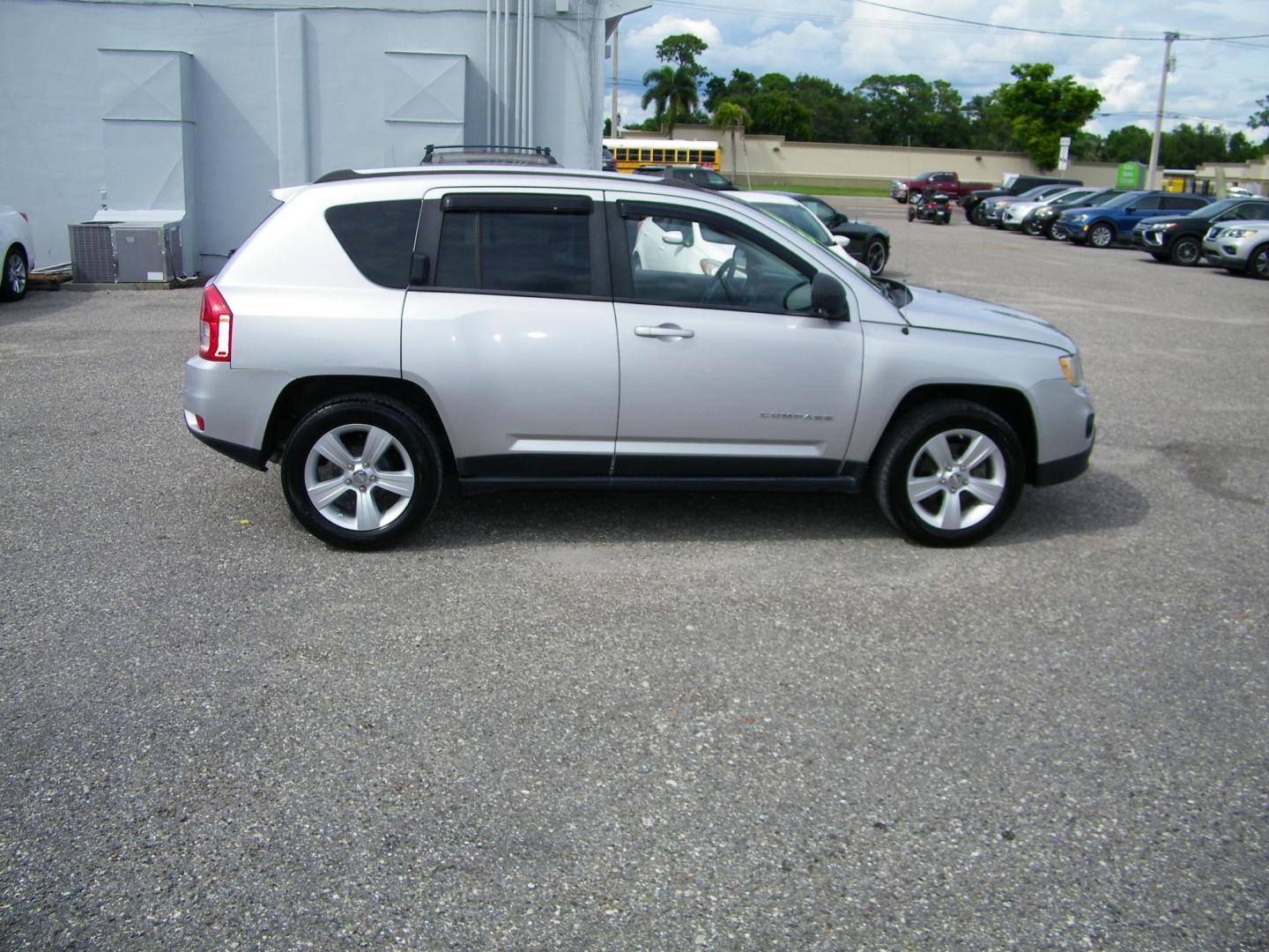 2012 Silver /Gray Jeep Compass Sport FWD (1C4NJCBB2CD) with an 2.4L L4 DOHC 16V engine, Automatic transmission, located at 4000 Bee Ridge Road, Sarasota, FL, 34233, (941) 926-0300, 27.298664, -82.489151 - Photo#6