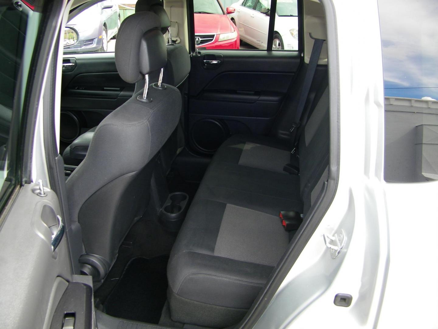 2012 Silver /Gray Jeep Compass Sport FWD (1C4NJCBB2CD) with an 2.4L L4 DOHC 16V engine, Automatic transmission, located at 4000 Bee Ridge Road, Sarasota, FL, 34233, (941) 926-0300, 27.298664, -82.489151 - Photo#10