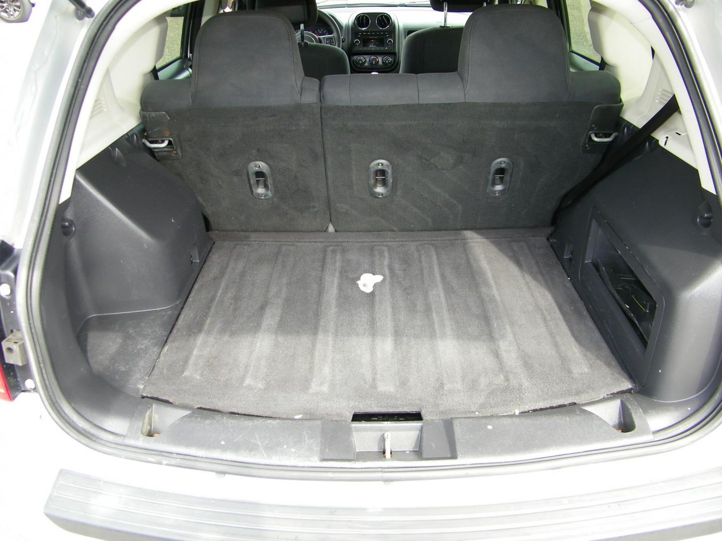 2012 Silver /Gray Jeep Compass Sport FWD (1C4NJCBB2CD) with an 2.4L L4 DOHC 16V engine, Automatic transmission, located at 4000 Bee Ridge Road, Sarasota, FL, 34233, (941) 926-0300, 27.298664, -82.489151 - Photo#11