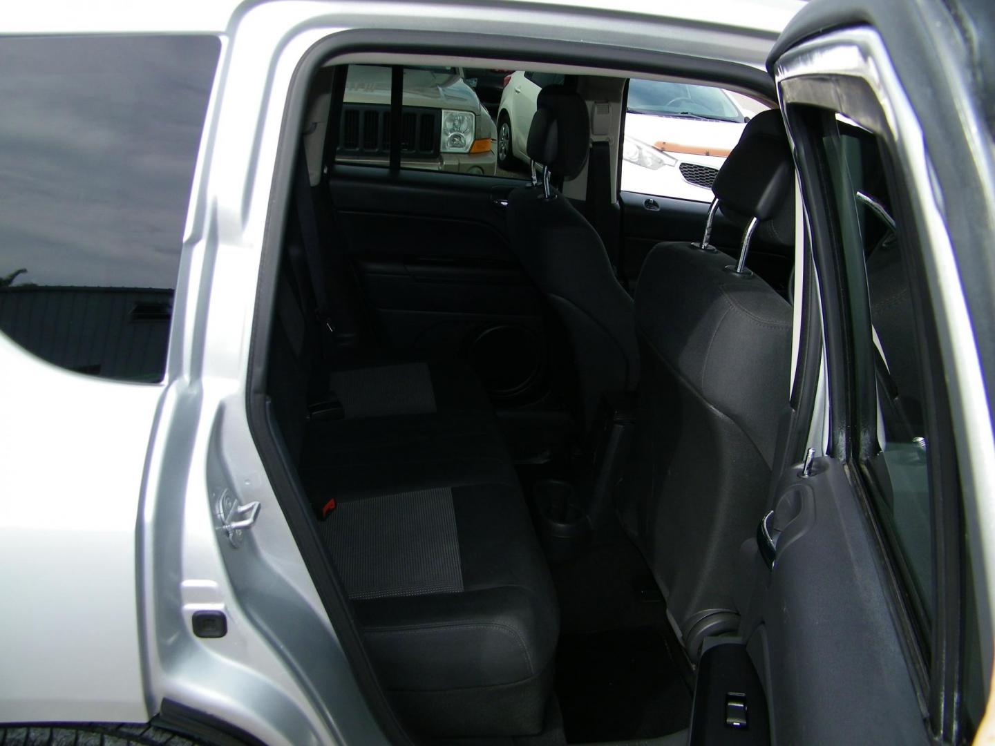 2012 Silver /Gray Jeep Compass Sport FWD (1C4NJCBB2CD) with an 2.4L L4 DOHC 16V engine, Automatic transmission, located at 4000 Bee Ridge Road, Sarasota, FL, 34233, (941) 926-0300, 27.298664, -82.489151 - Photo#12