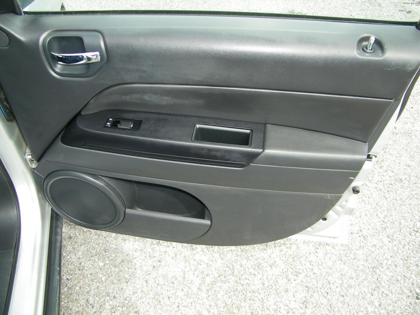 2012 Silver /Gray Jeep Compass Sport FWD (1C4NJCBB2CD) with an 2.4L L4 DOHC 16V engine, Automatic transmission, located at 4000 Bee Ridge Road, Sarasota, FL, 34233, (941) 926-0300, 27.298664, -82.489151 - Photo#13