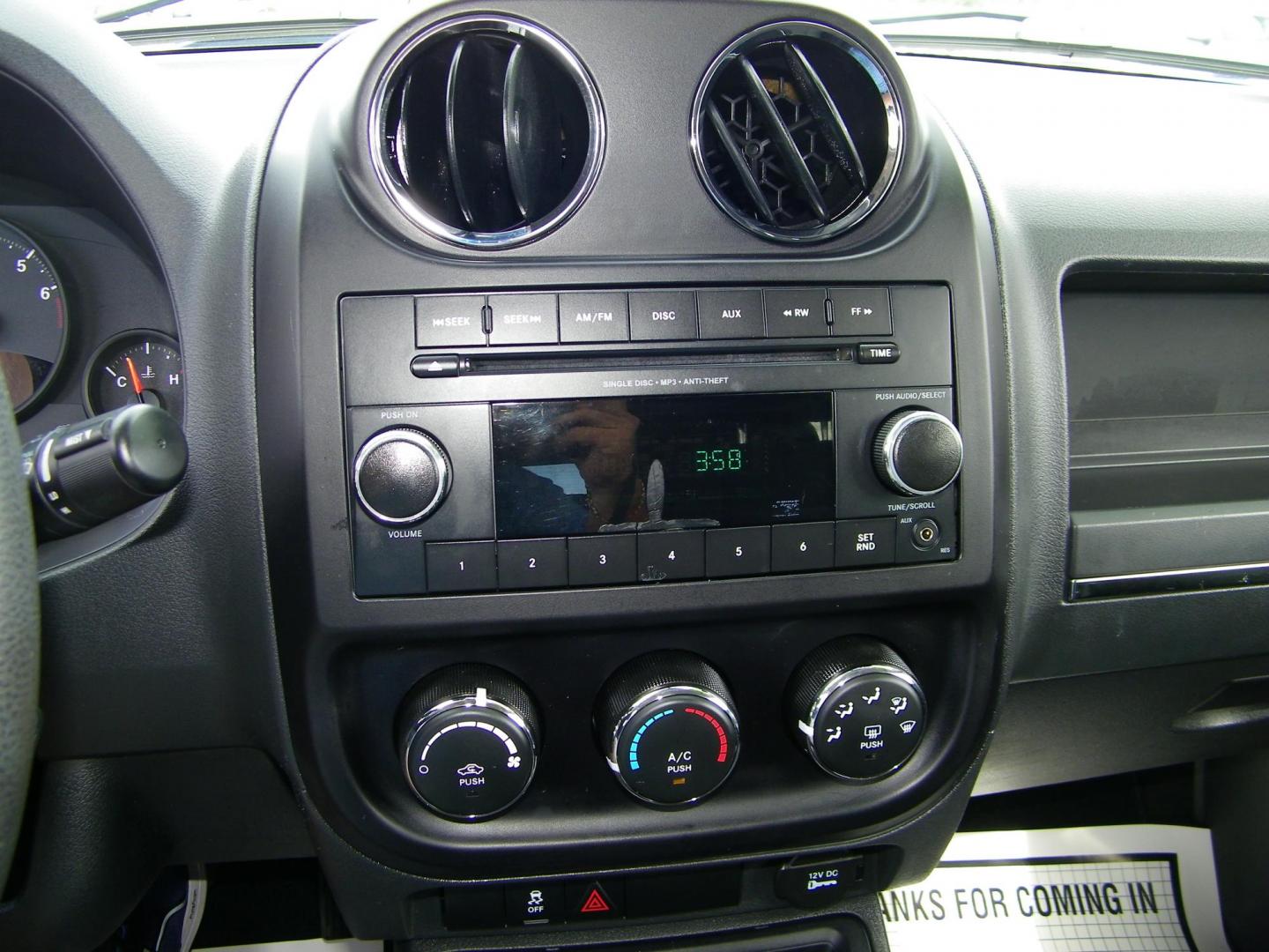 2012 Silver /Gray Jeep Compass Sport FWD (1C4NJCBB2CD) with an 2.4L L4 DOHC 16V engine, Automatic transmission, located at 4000 Bee Ridge Road, Sarasota, FL, 34233, (941) 926-0300, 27.298664, -82.489151 - Photo#20