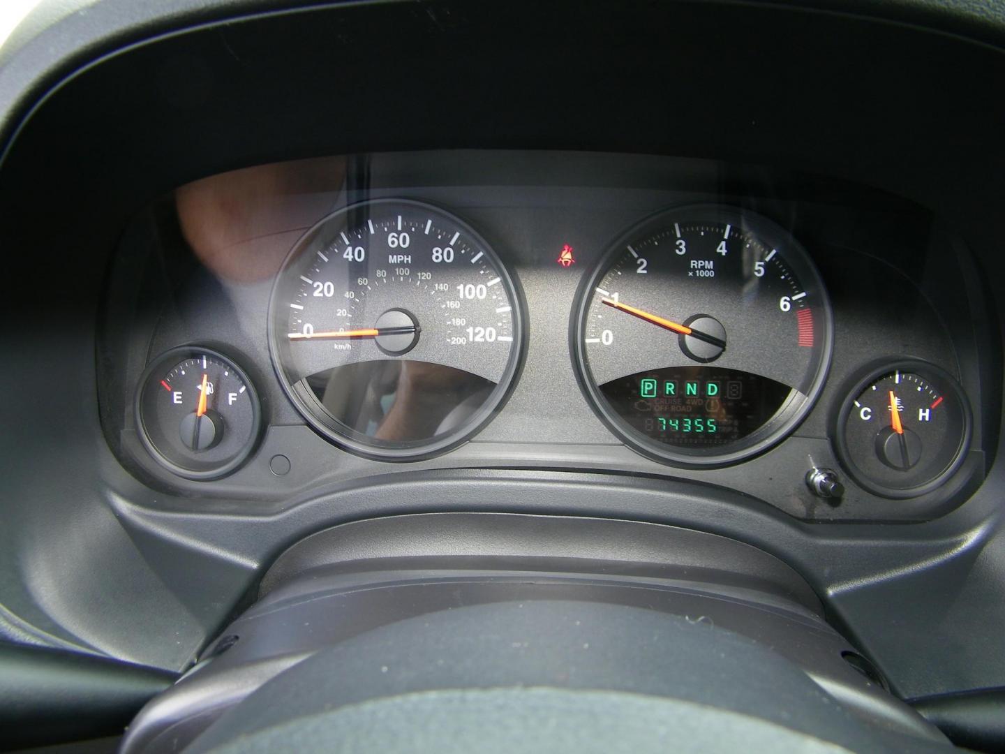 2012 Silver /Gray Jeep Compass Sport FWD (1C4NJCBB2CD) with an 2.4L L4 DOHC 16V engine, Automatic transmission, located at 4000 Bee Ridge Road, Sarasota, FL, 34233, (941) 926-0300, 27.298664, -82.489151 - Photo#23