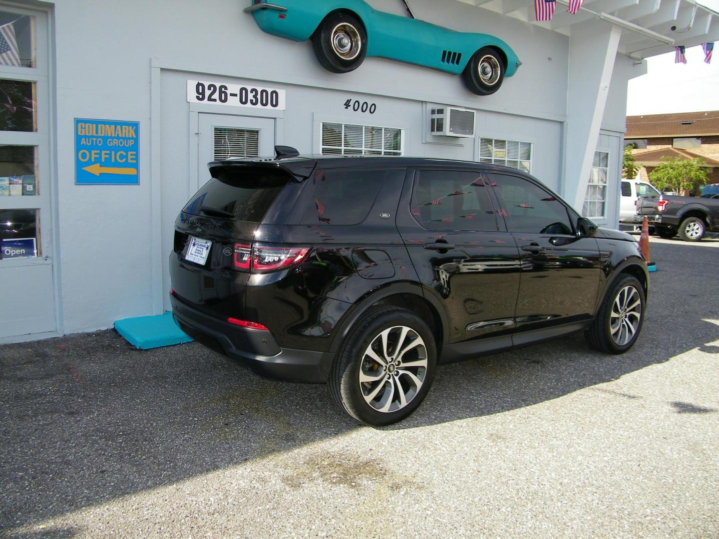 2020 Black /Black Land Rover Discovery Sport SE (SALCP2FX8LH) with an 2.0L L4 DOHC 16V engine, 9A transmission, located at 4000 Bee Ridge Road, Sarasota, FL, 34233, (941) 926-0300, 27.298664, -82.489151 - Photo#2