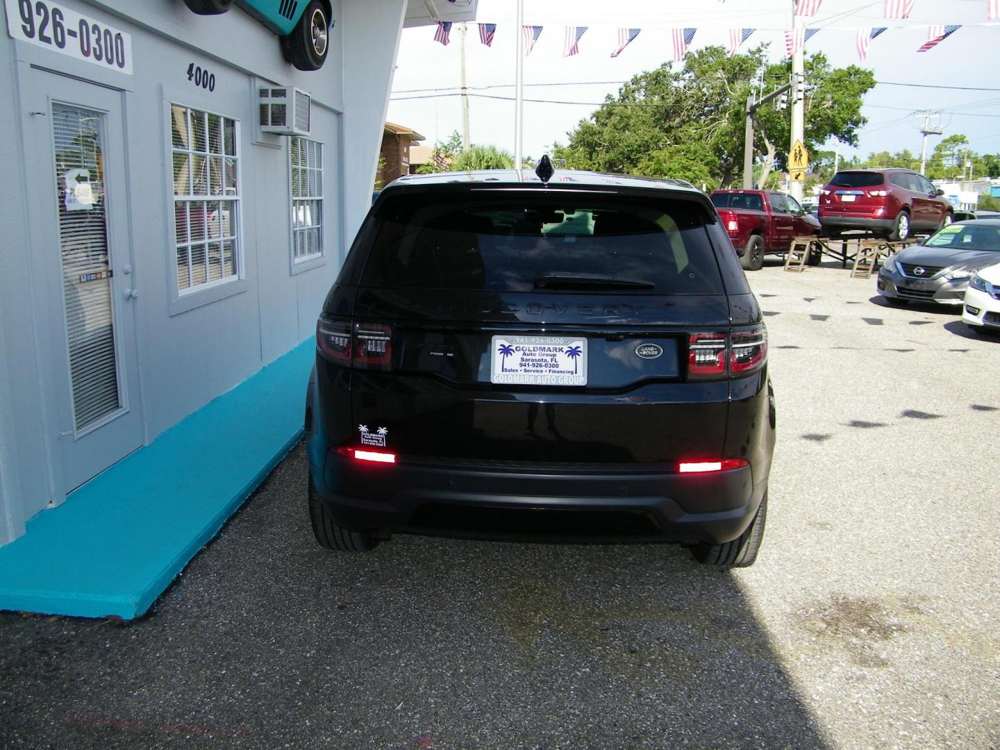 2020 Black /Black Land Rover Discovery Sport SE (SALCP2FX8LH) with an 2.0L L4 DOHC 16V engine, 9A transmission, located at 4000 Bee Ridge Road, Sarasota, FL, 34233, (941) 926-0300, 27.298664, -82.489151 - Photo#4