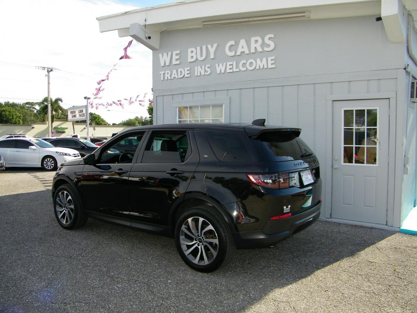 2020 Black /Black Land Rover Discovery Sport SE (SALCP2FX8LH) with an 2.0L L4 DOHC 16V engine, 9A transmission, located at 4000 Bee Ridge Road, Sarasota, FL, 34233, (941) 926-0300, 27.298664, -82.489151 - Photo#1