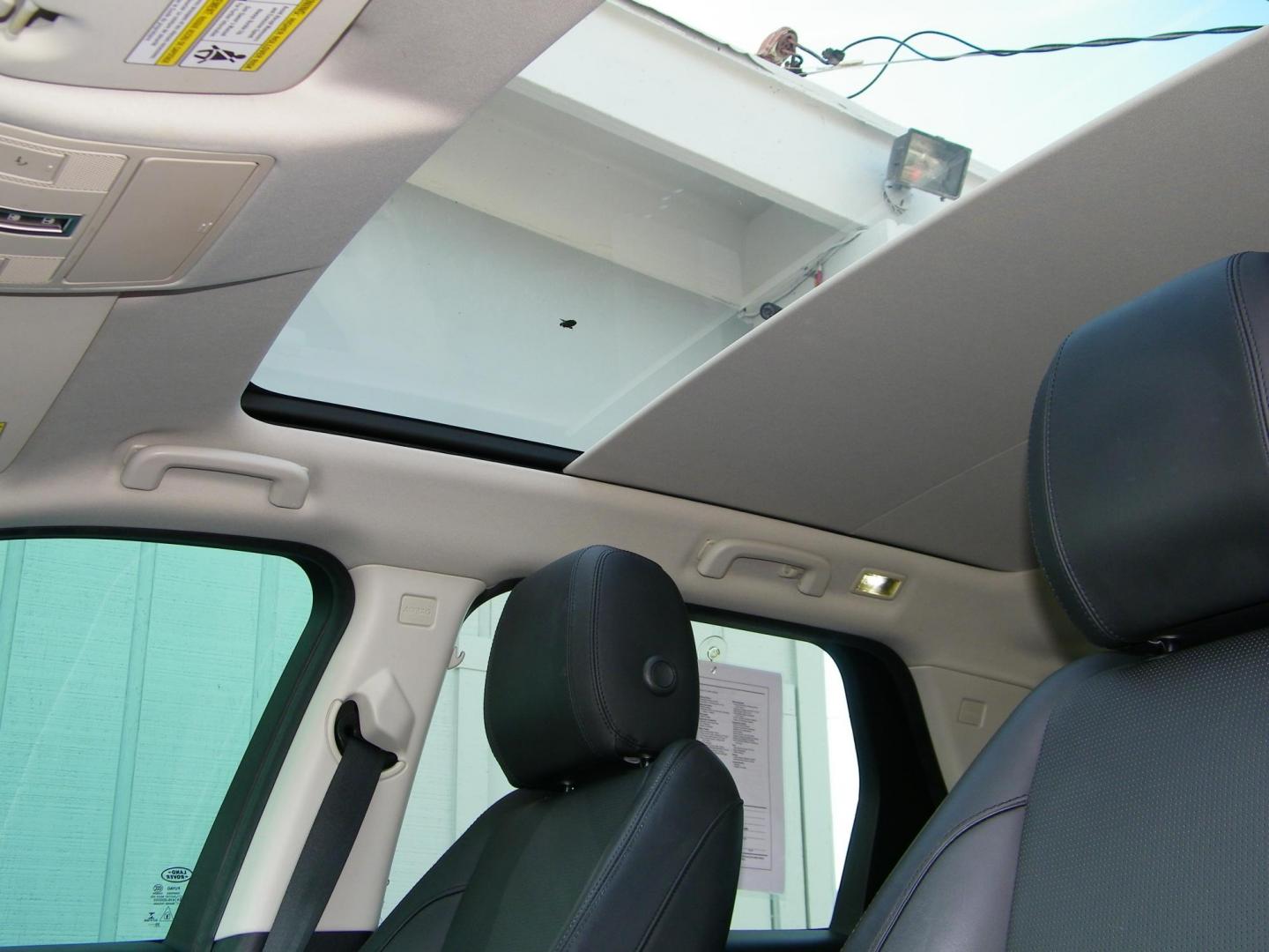 2020 Black /Black Land Rover Discovery Sport SE (SALCP2FX8LH) with an 2.0L L4 DOHC 16V engine, 9A transmission, located at 4000 Bee Ridge Road, Sarasota, FL, 34233, (941) 926-0300, 27.298664, -82.489151 - Photo#7