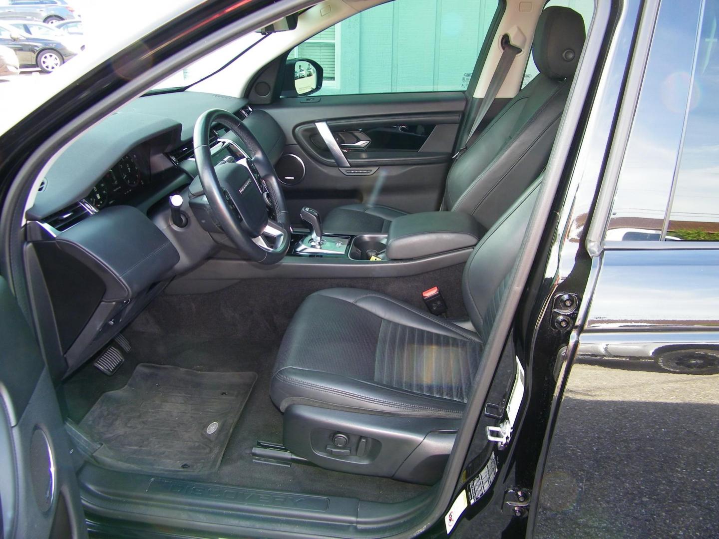 2020 Black /Black Land Rover Discovery Sport SE (SALCP2FX8LH) with an 2.0L L4 DOHC 16V engine, 9A transmission, located at 4000 Bee Ridge Road, Sarasota, FL, 34233, (941) 926-0300, 27.298664, -82.489151 - Photo#9