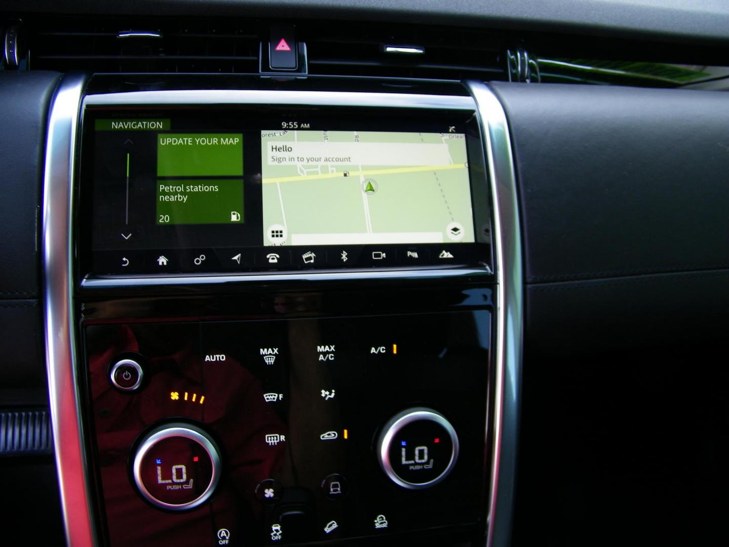 2020 Black /Black Land Rover Discovery Sport SE (SALCP2FX8LH) with an 2.0L L4 DOHC 16V engine, 9A transmission, located at 4000 Bee Ridge Road, Sarasota, FL, 34233, (941) 926-0300, 27.298664, -82.489151 - Photo#16