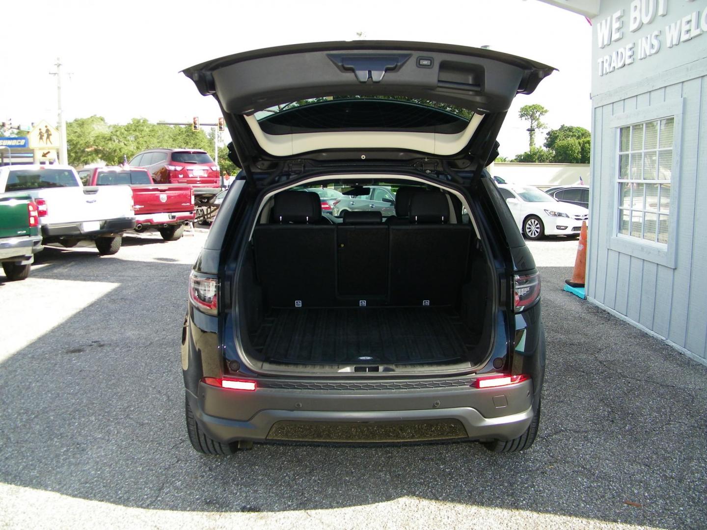 2020 Black /Black Land Rover Discovery Sport SE (SALCP2FX8LH) with an 2.0L L4 DOHC 16V engine, 9A transmission, located at 4000 Bee Ridge Road, Sarasota, FL, 34233, (941) 926-0300, 27.298664, -82.489151 - Photo#19