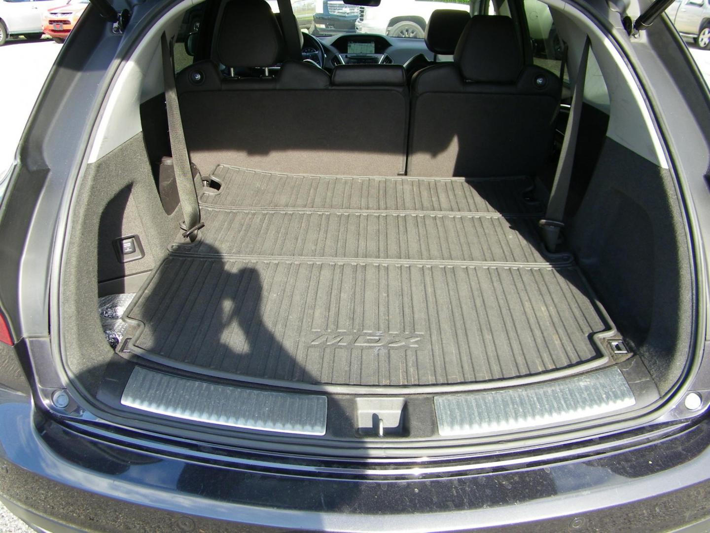 2016 Gray /Beige Acura MDX 9-Spd AT SH-AWD w/Advance Package (5FRYD4H95GB) with an 3.5L V6 SOHC 24V engine, 9-Speed Automatic transmission, located at 4000 Bee Ridge Road, Sarasota, FL, 34233, (941) 926-0300, 27.298664, -82.489151 - Photo#12