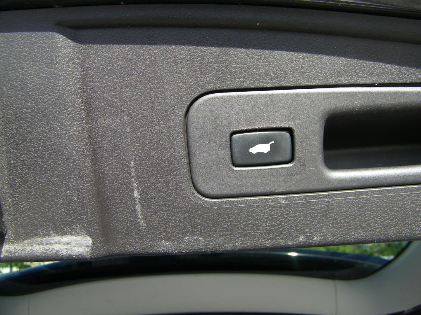 2016 Gray /Beige Acura MDX 9-Spd AT SH-AWD w/Advance Package (5FRYD4H95GB) with an 3.5L V6 SOHC 24V engine, 9-Speed Automatic transmission, located at 4000 Bee Ridge Road, Sarasota, FL, 34233, (941) 926-0300, 27.298664, -82.489151 - Photo#16