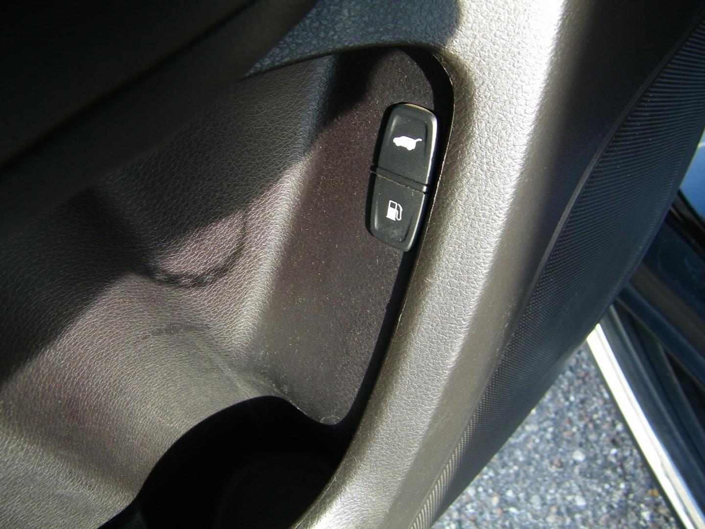 2016 Gray /Beige Acura MDX 9-Spd AT SH-AWD w/Advance Package (5FRYD4H95GB) with an 3.5L V6 SOHC 24V engine, 9-Speed Automatic transmission, located at 4000 Bee Ridge Road, Sarasota, FL, 34233, (941) 926-0300, 27.298664, -82.489151 - Photo#23