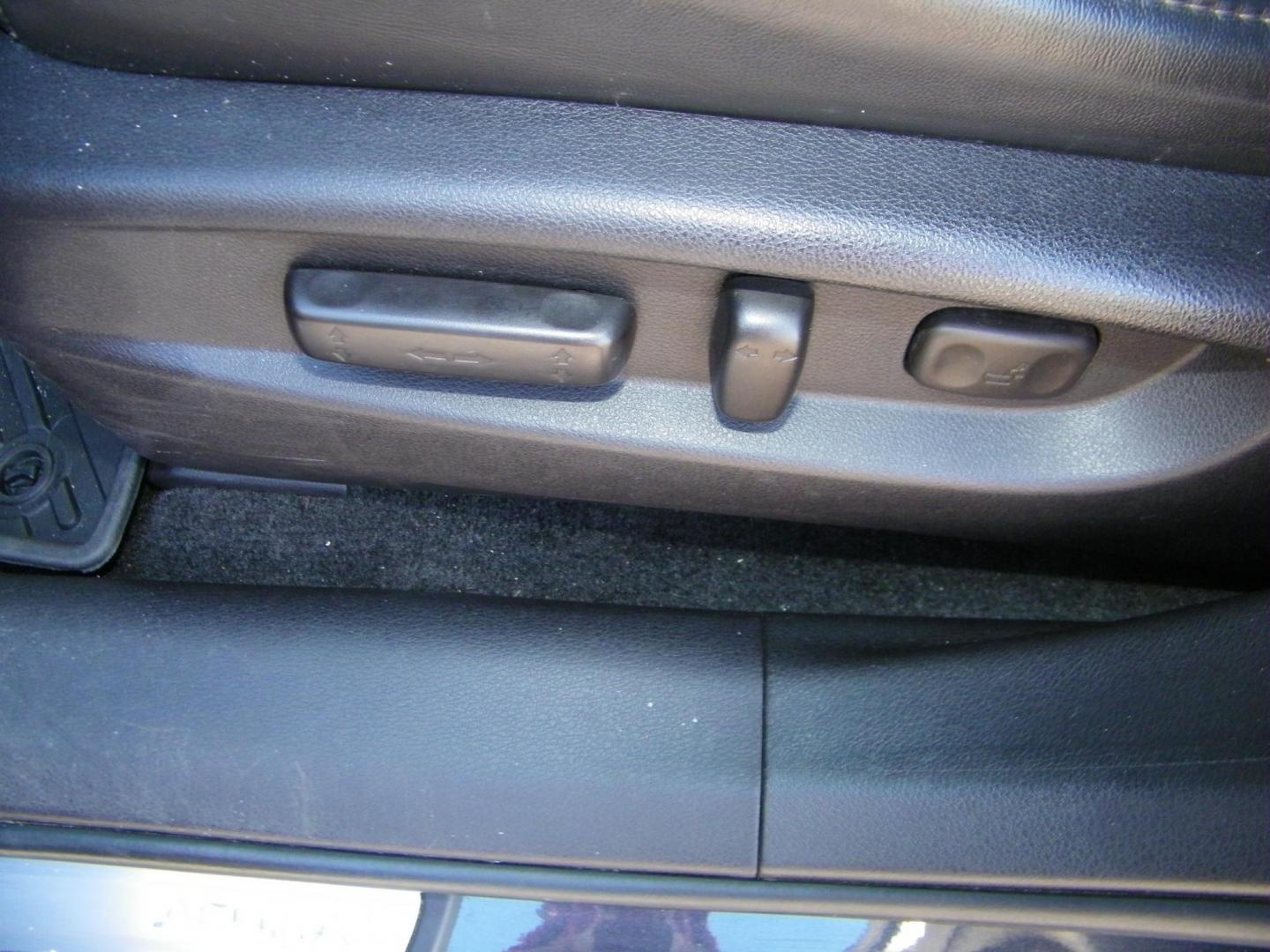 2016 Gray /Beige Acura MDX 9-Spd AT SH-AWD w/Advance Package (5FRYD4H95GB) with an 3.5L V6 SOHC 24V engine, 9-Speed Automatic transmission, located at 4000 Bee Ridge Road, Sarasota, FL, 34233, (941) 926-0300, 27.298664, -82.489151 - Photo#24