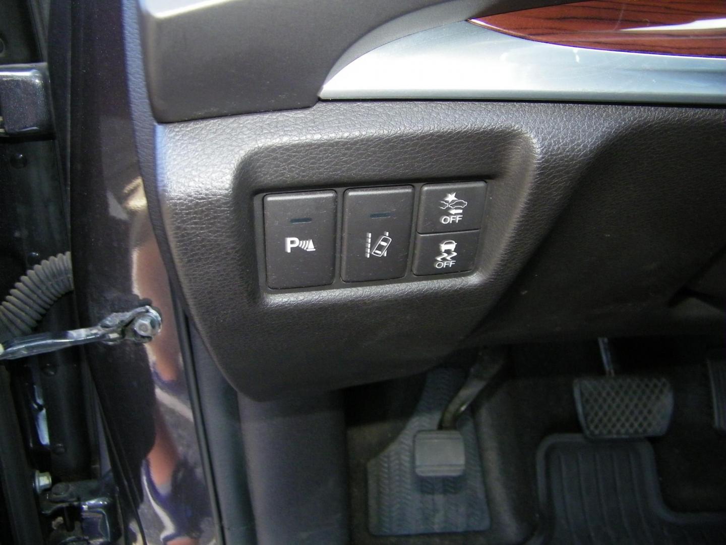 2016 Gray /Beige Acura MDX 9-Spd AT SH-AWD w/Advance Package (5FRYD4H95GB) with an 3.5L V6 SOHC 24V engine, 9-Speed Automatic transmission, located at 4000 Bee Ridge Road, Sarasota, FL, 34233, (941) 926-0300, 27.298664, -82.489151 - Photo#25