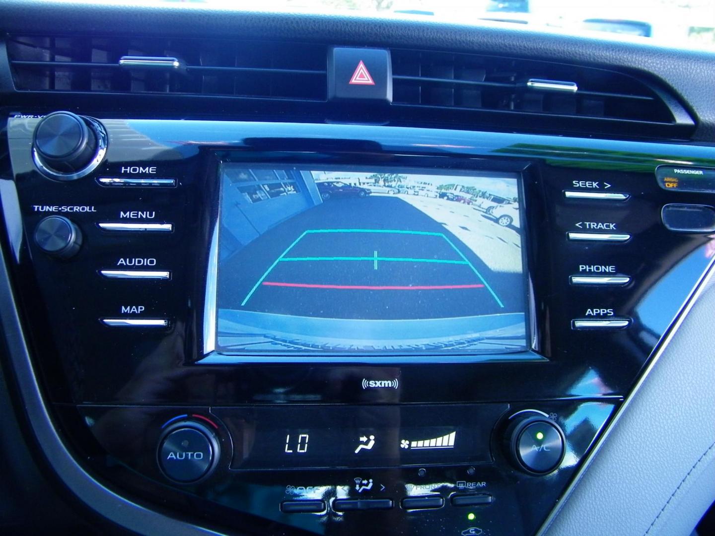 2020 White /Gray Toyota Camry SE (4T1G11AK2LU) with an 2.5L L4 DOHC 16V engine, 8A transmission, located at 4000 Bee Ridge Road, Sarasota, FL, 34233, (941) 926-0300, 27.298664, -82.489151 - Photo#11