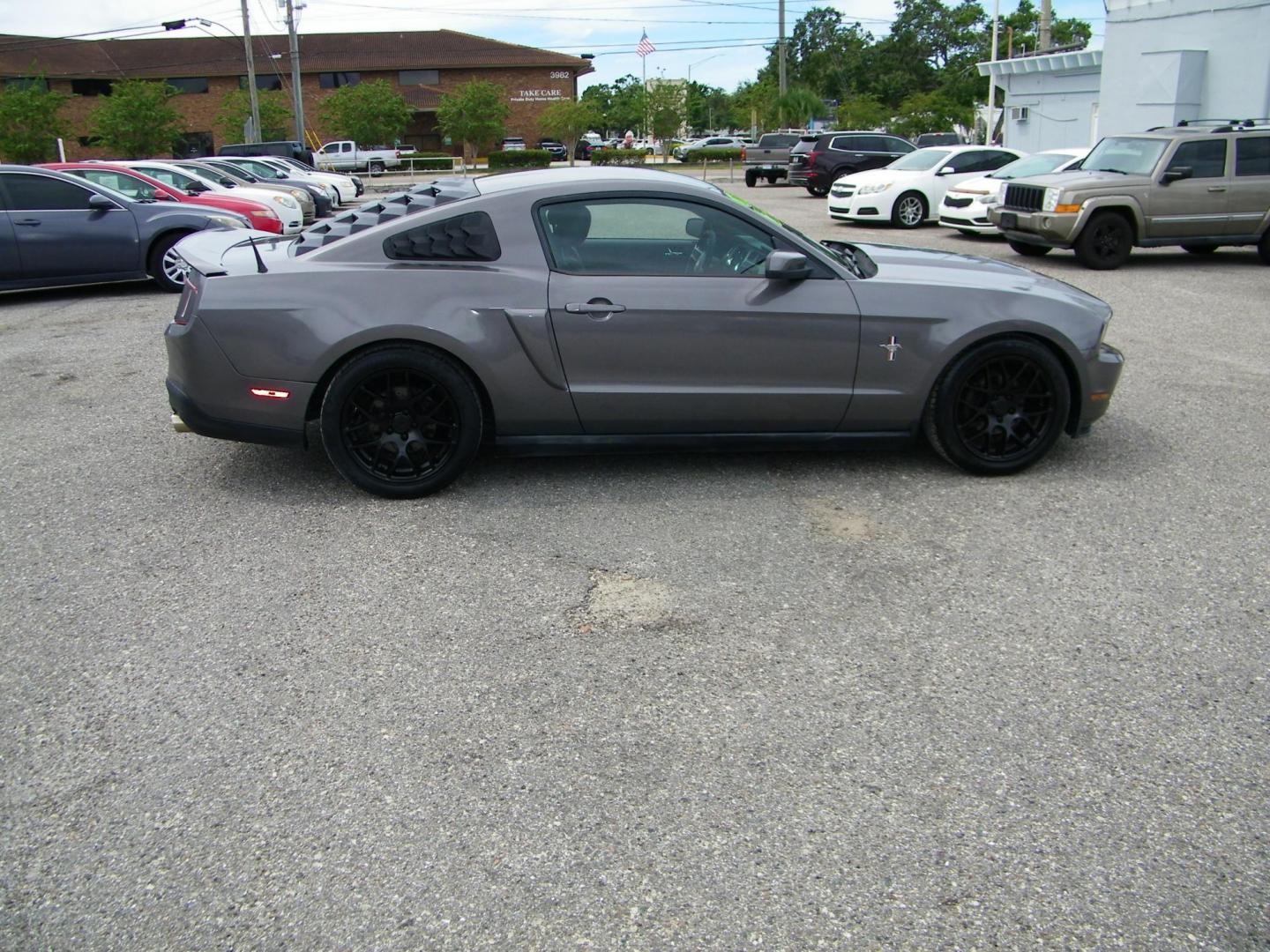 2010 Grey /Black Ford Mustang V6 Coupe (1ZVBP8AN9A5) with an 4.0L V6 OHC 12V engine, Automatic transmission, located at 4000 Bee Ridge Road, Sarasota, FL, 34233, (941) 926-0300, 27.298664, -82.489151 - Photo#6