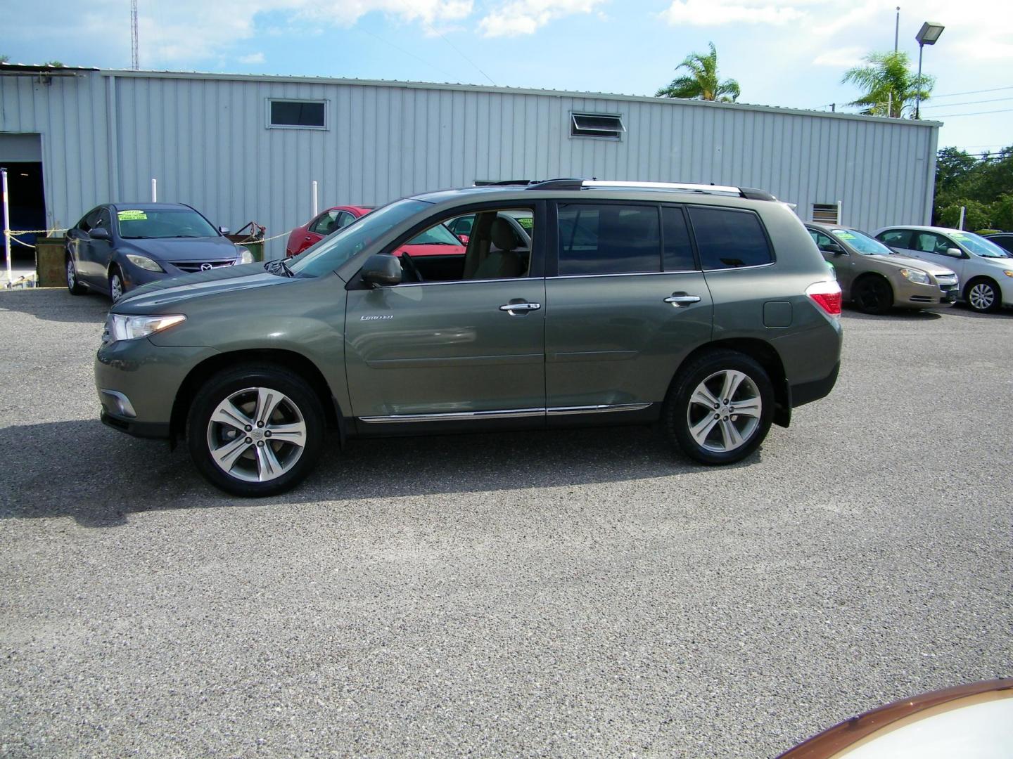 2011 Green /Beige Toyota Highlander Limited 4WD (5TDDK3EH3BS) with an 3.5L V6 DOHC 24V engine, 5-Speed Automatic transmission, located at 4000 Bee Ridge Road, Sarasota, FL, 34233, (941) 926-0300, 27.298664, -82.489151 - Photo#2