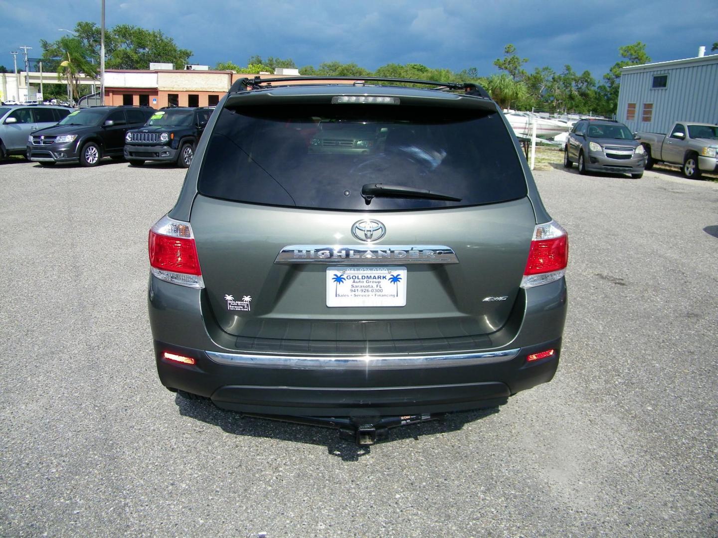 2011 Green /Beige Toyota Highlander Limited 4WD (5TDDK3EH3BS) with an 3.5L V6 DOHC 24V engine, 5-Speed Automatic transmission, located at 4000 Bee Ridge Road, Sarasota, FL, 34233, (941) 926-0300, 27.298664, -82.489151 - Photo#4